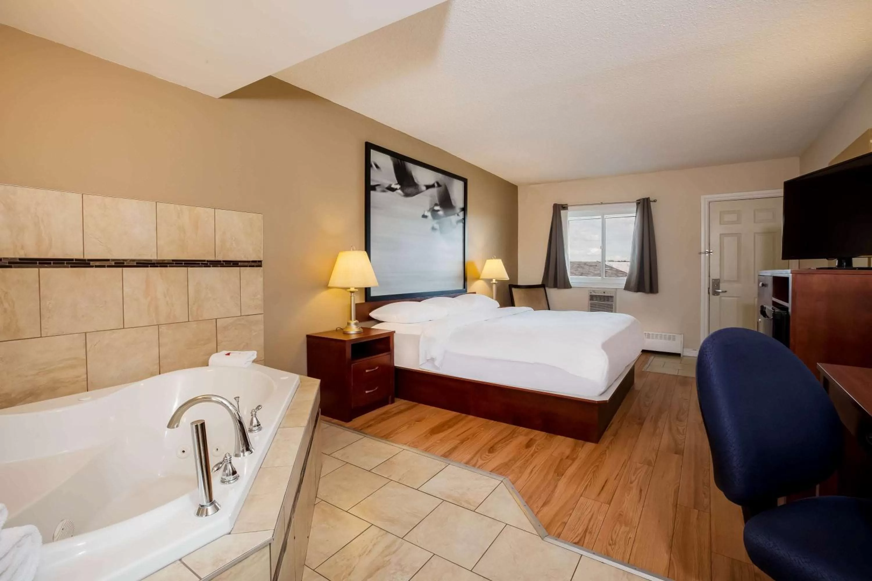 Photo of the whole room, Bed in Super 8 by Wyndham Smoky Lake