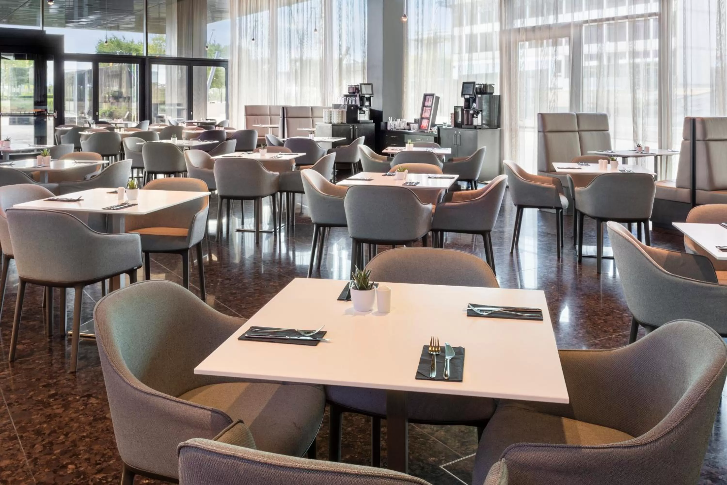 Restaurant/places to eat in Melia Vienna