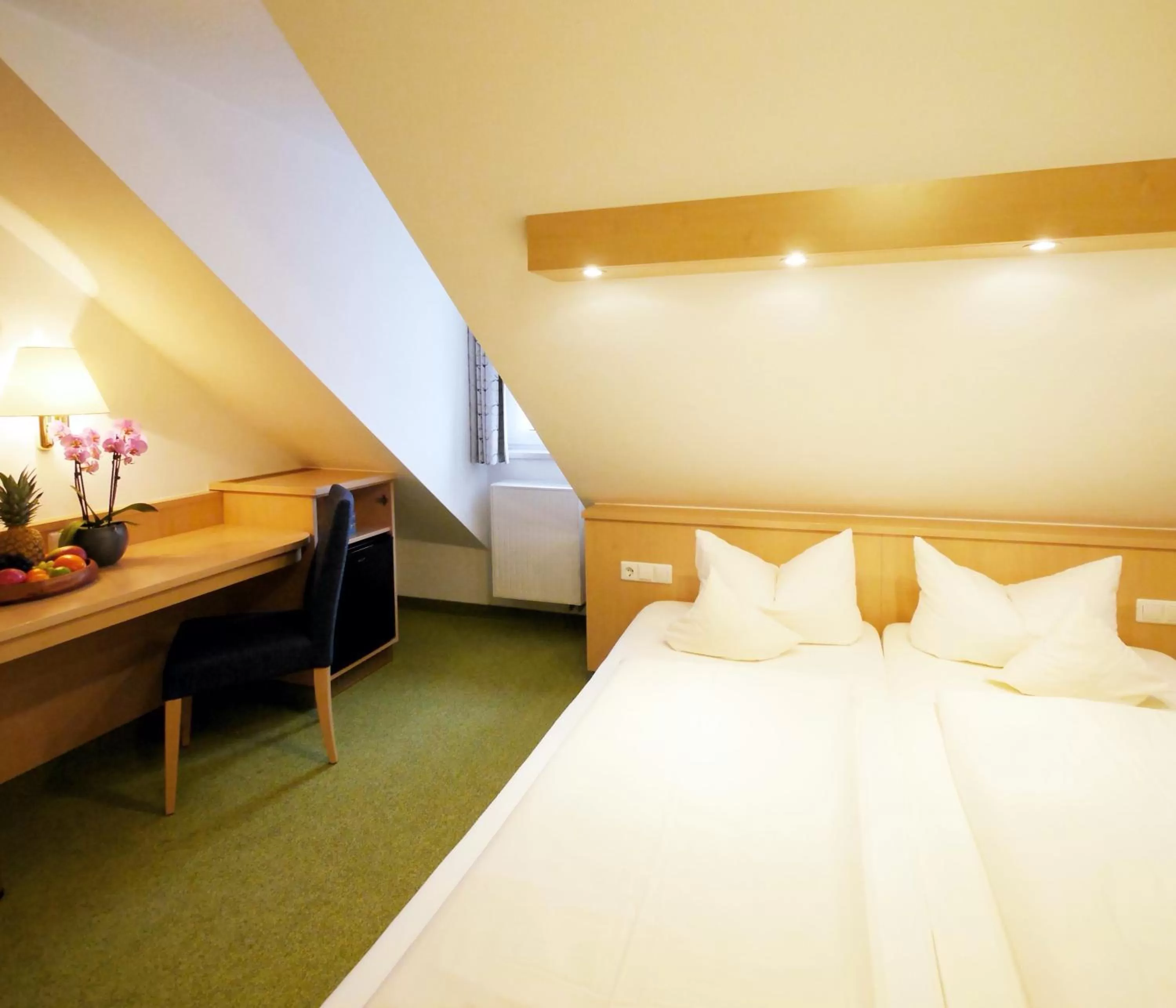 Photo of the whole room, Bed in Berghotel Zollersteighof