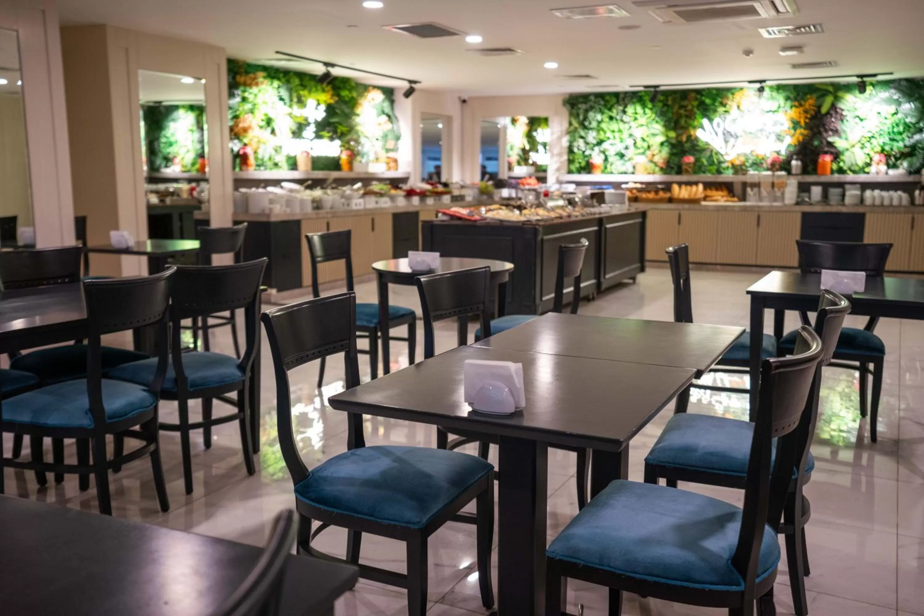 Restaurant/places to eat in Four Sides Taksim Lion Hotel&Spa