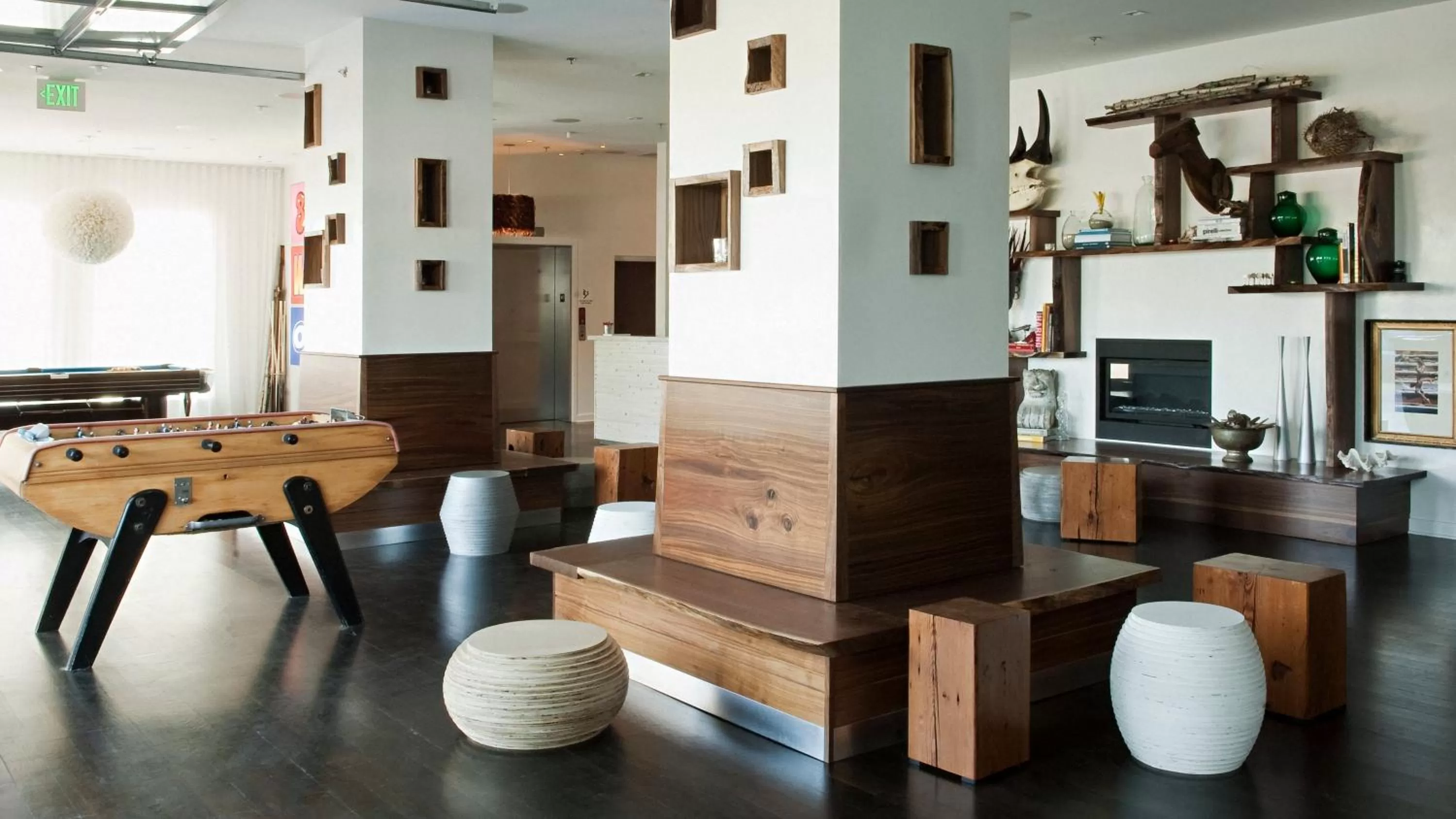 Game Room in Bungalow Hotel