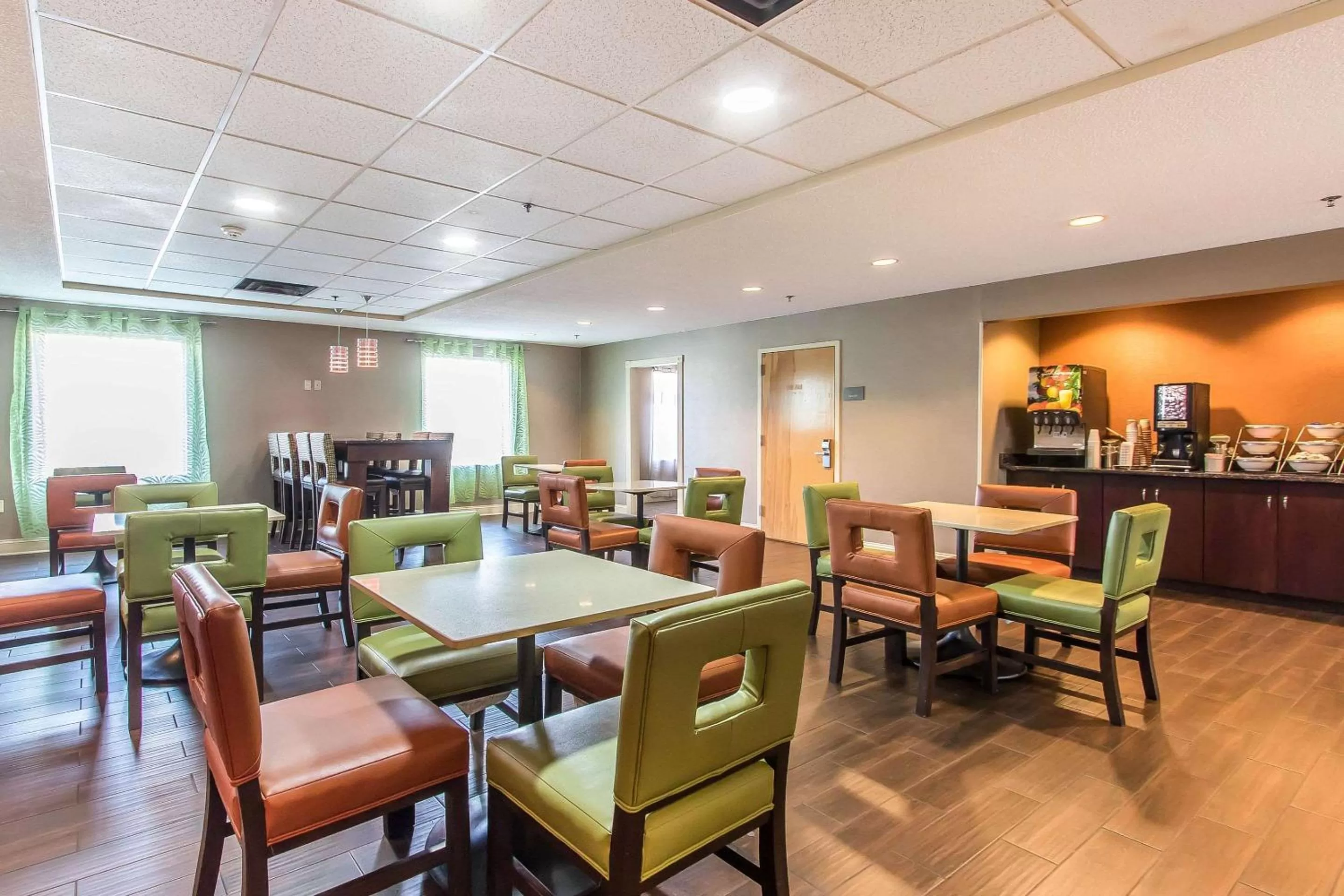 Restaurant/places to eat in Comfort Suites Richmond
