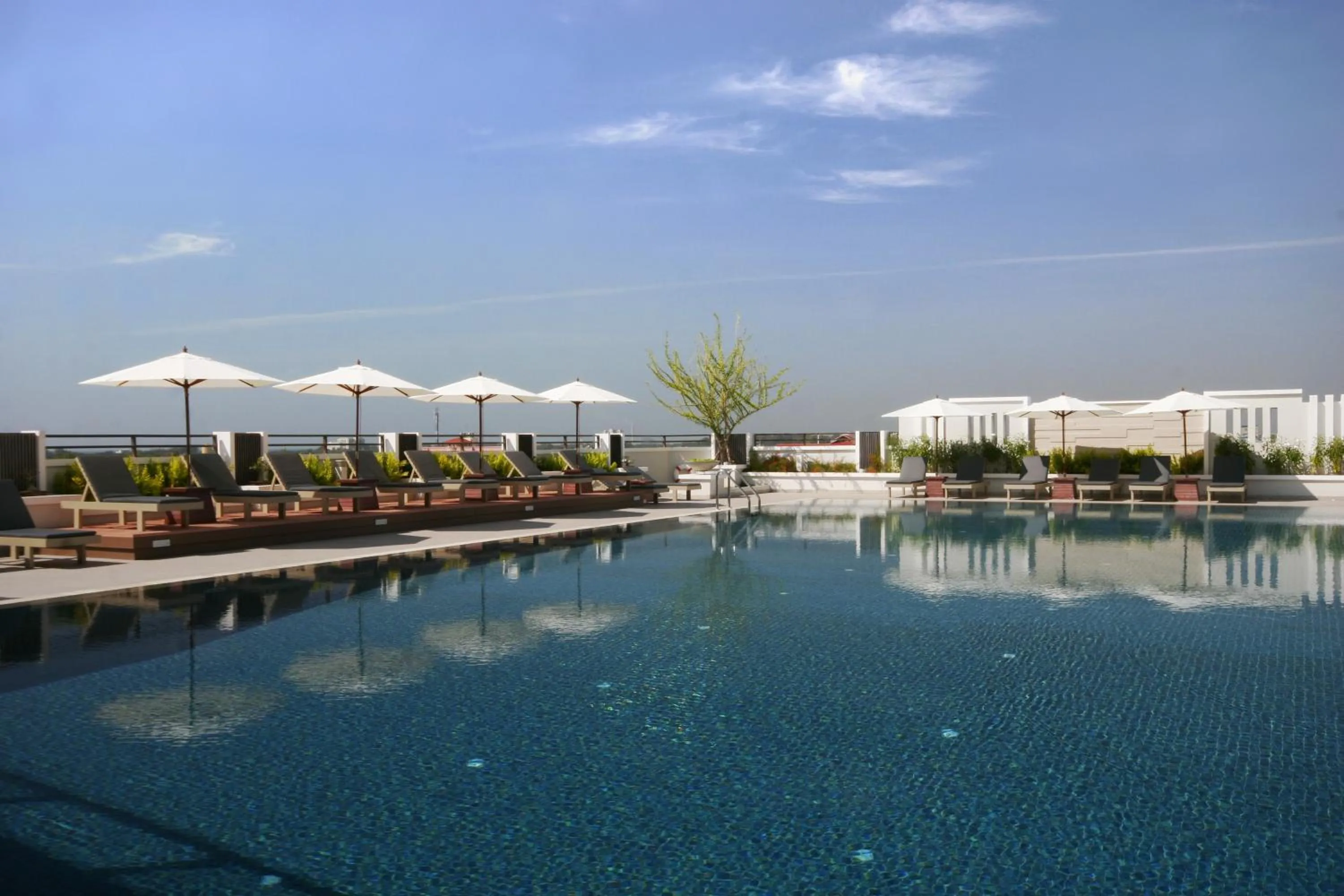Swimming pool in Kameo Grand Hotel & Serviced Apartment, Rayong
