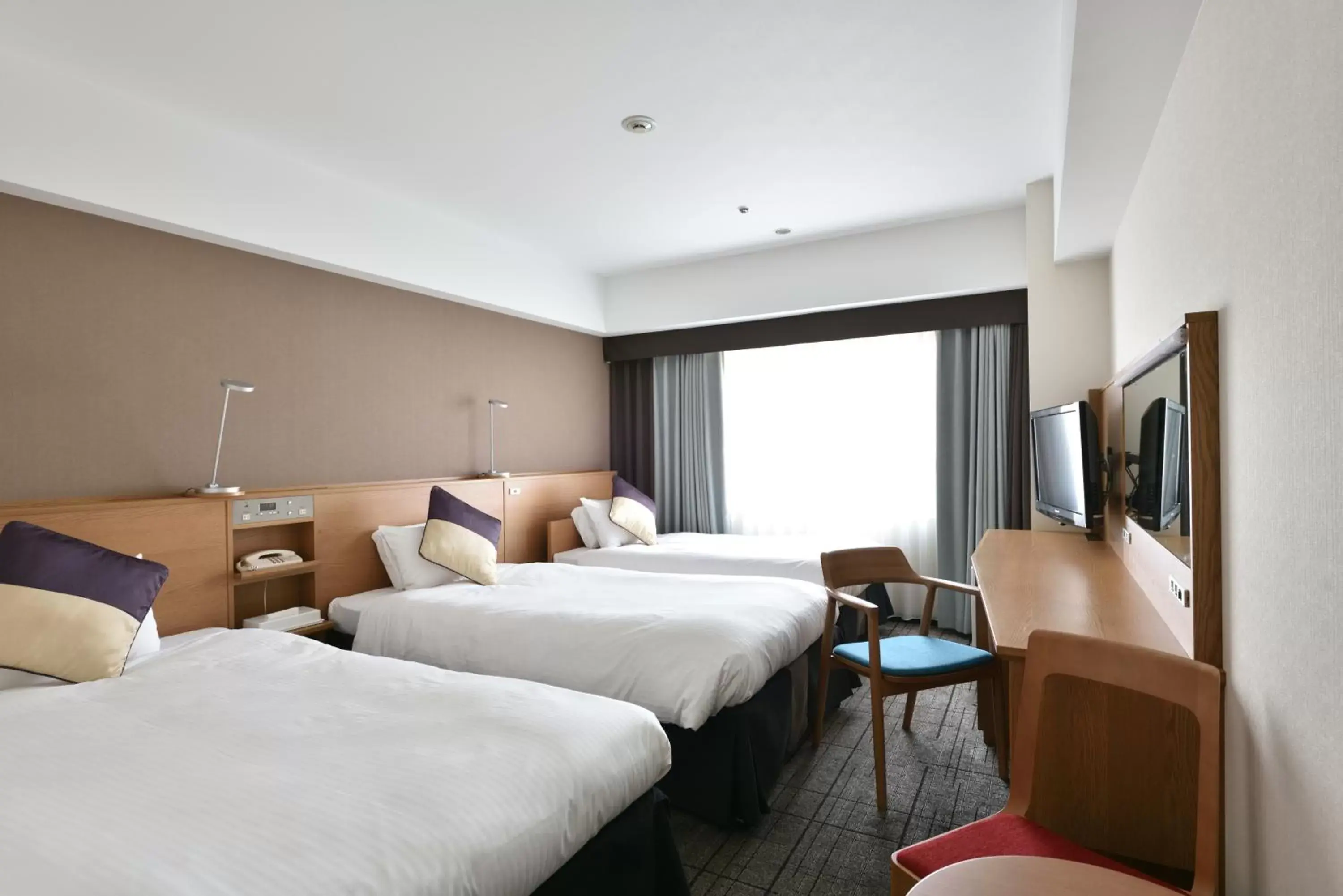 Standard Twin Room with Extra Bed - Smoking in Hotel Granvia Hiroshima Standard Twin Room with Extra Bed - Smoking in Hotel Granvia Hiroshima