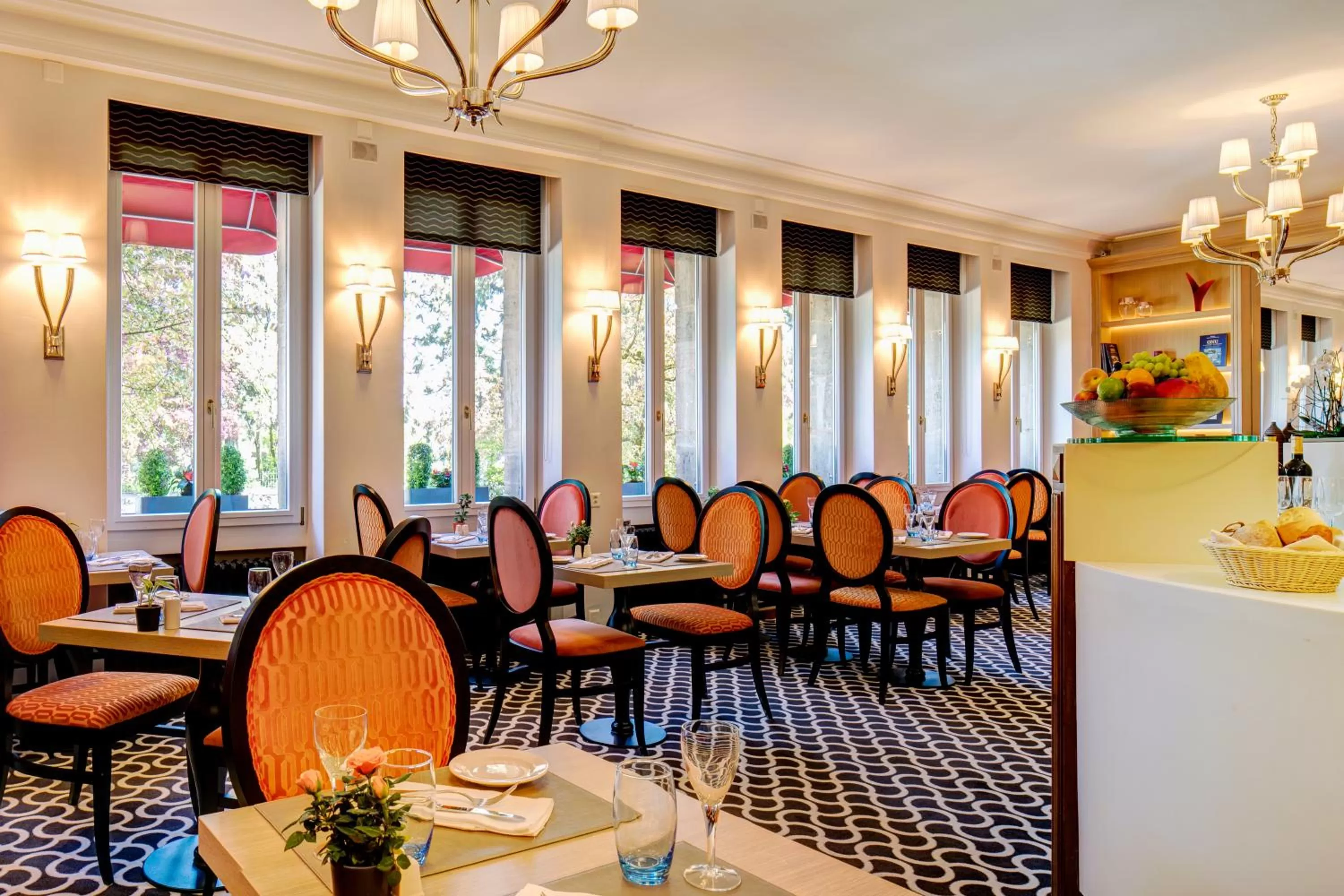 Restaurant/places to eat in Hotel Eden