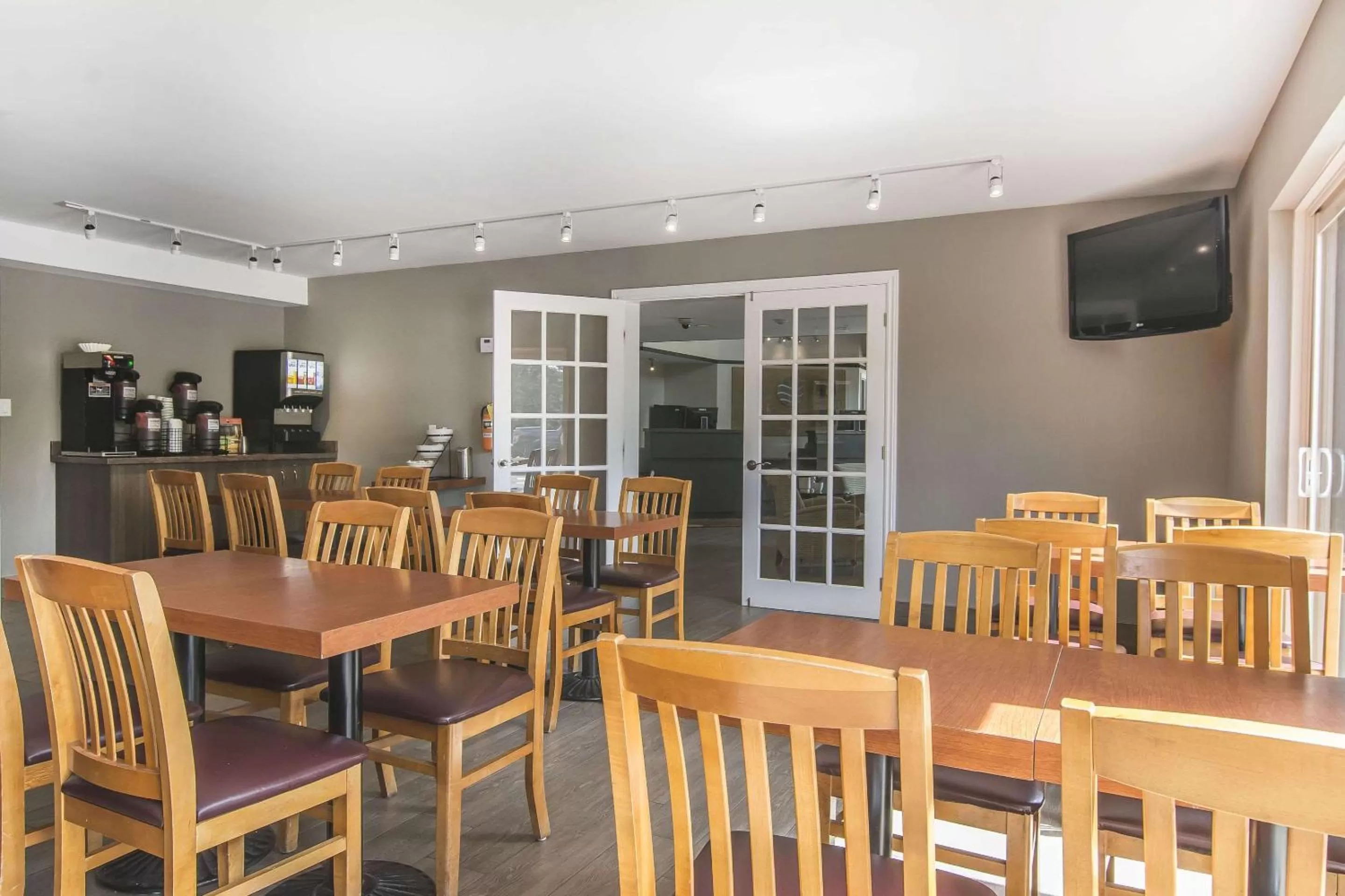 Restaurant/places to eat in Comfort Inn