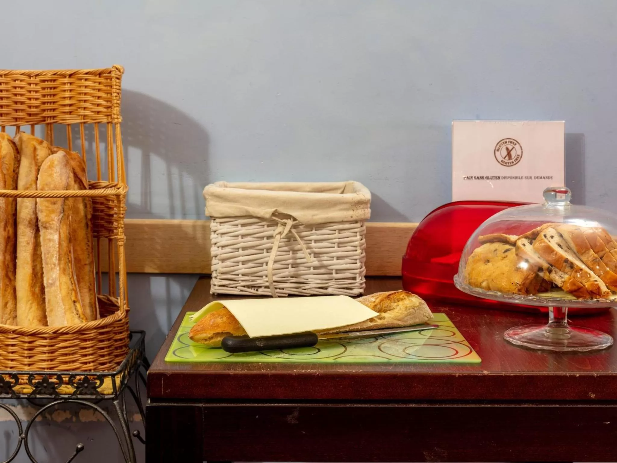 Food in Noemys Toulon La Valette - Hotel restaurant avec piscine