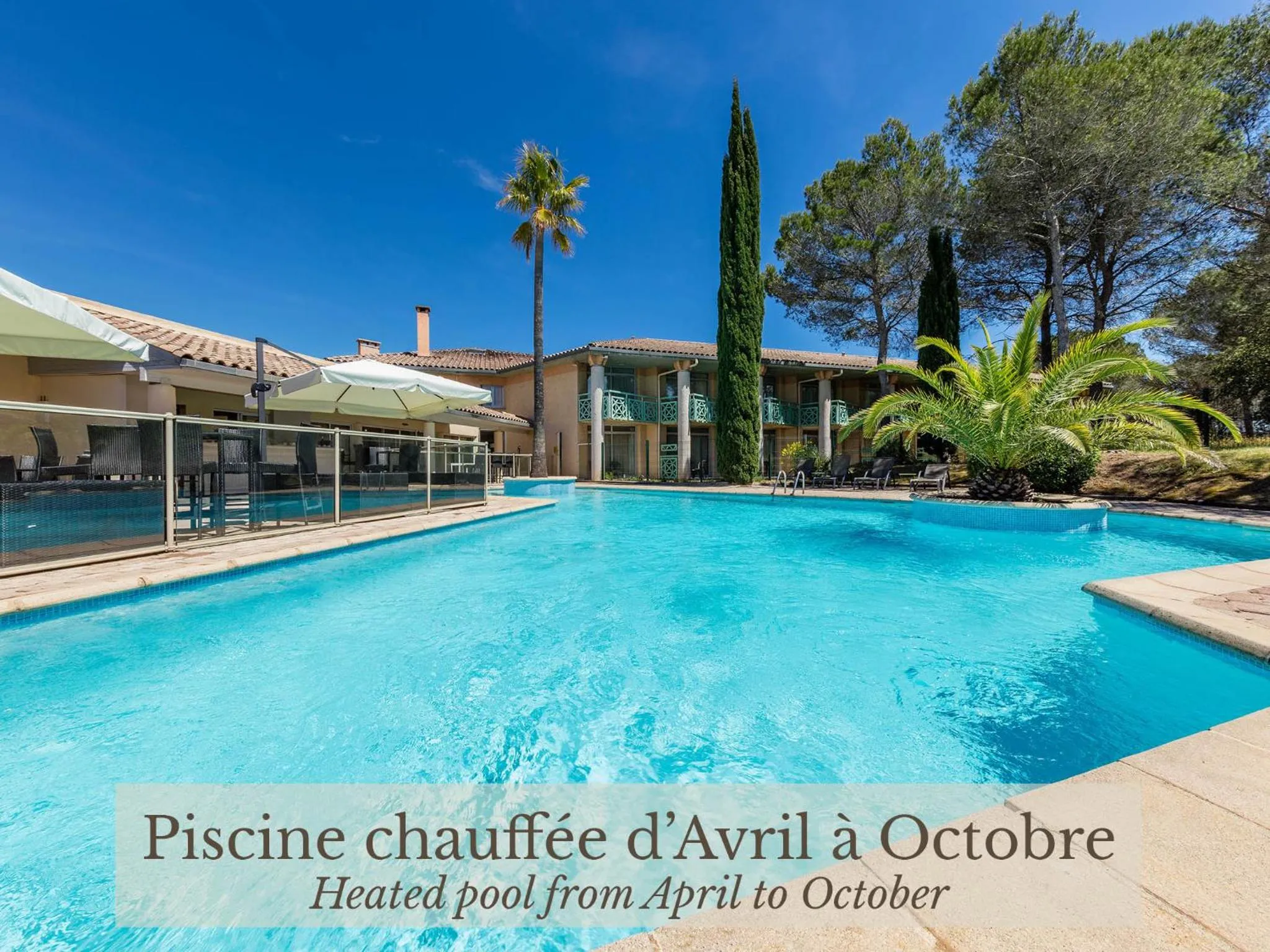 Swimming pool in Garrigae Domaine de l'Esterel - piscine & SPA Cinq Mondes