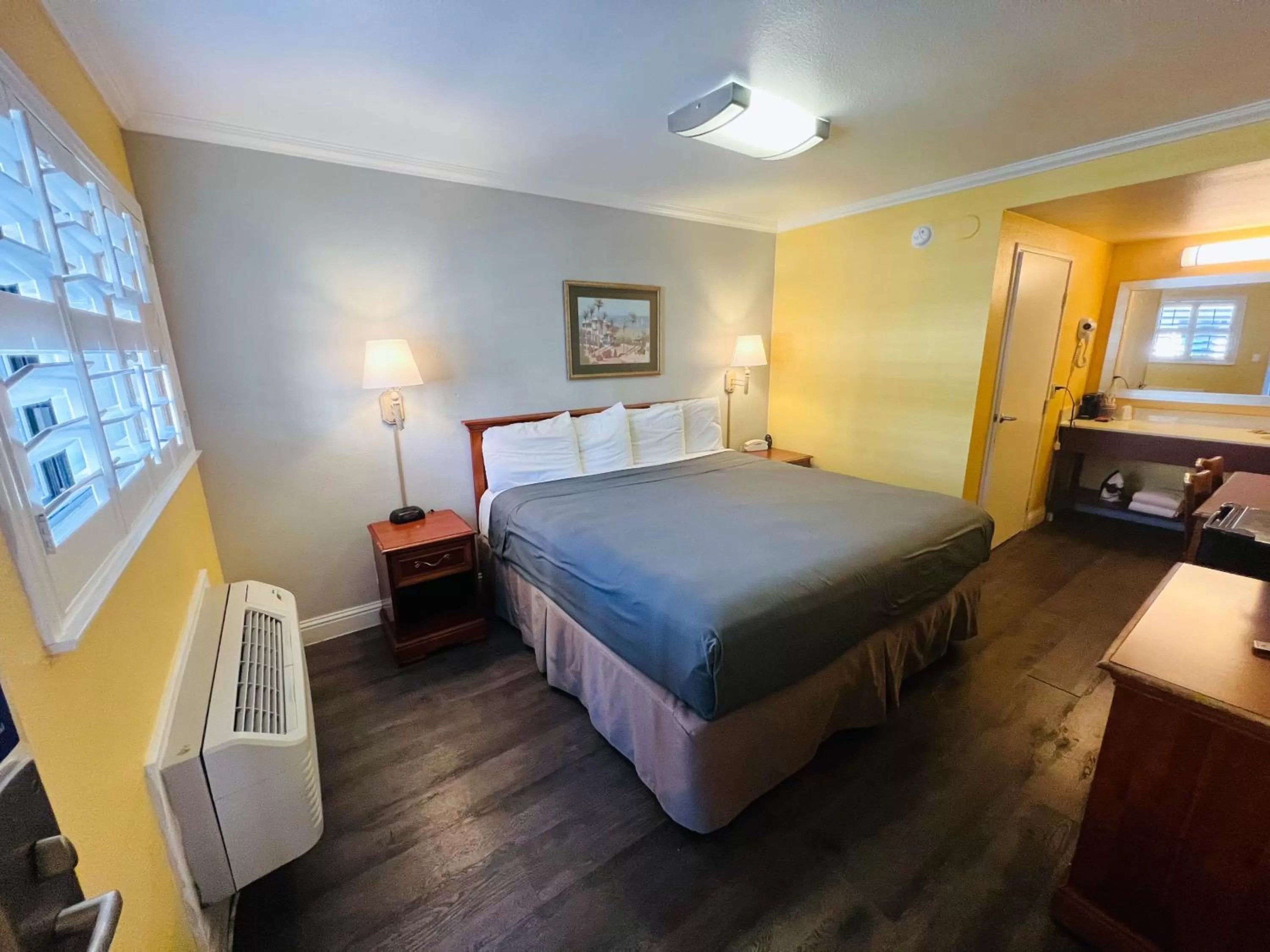 Bed in Motel 6 San Francisco CA Fisherman"s Wharf