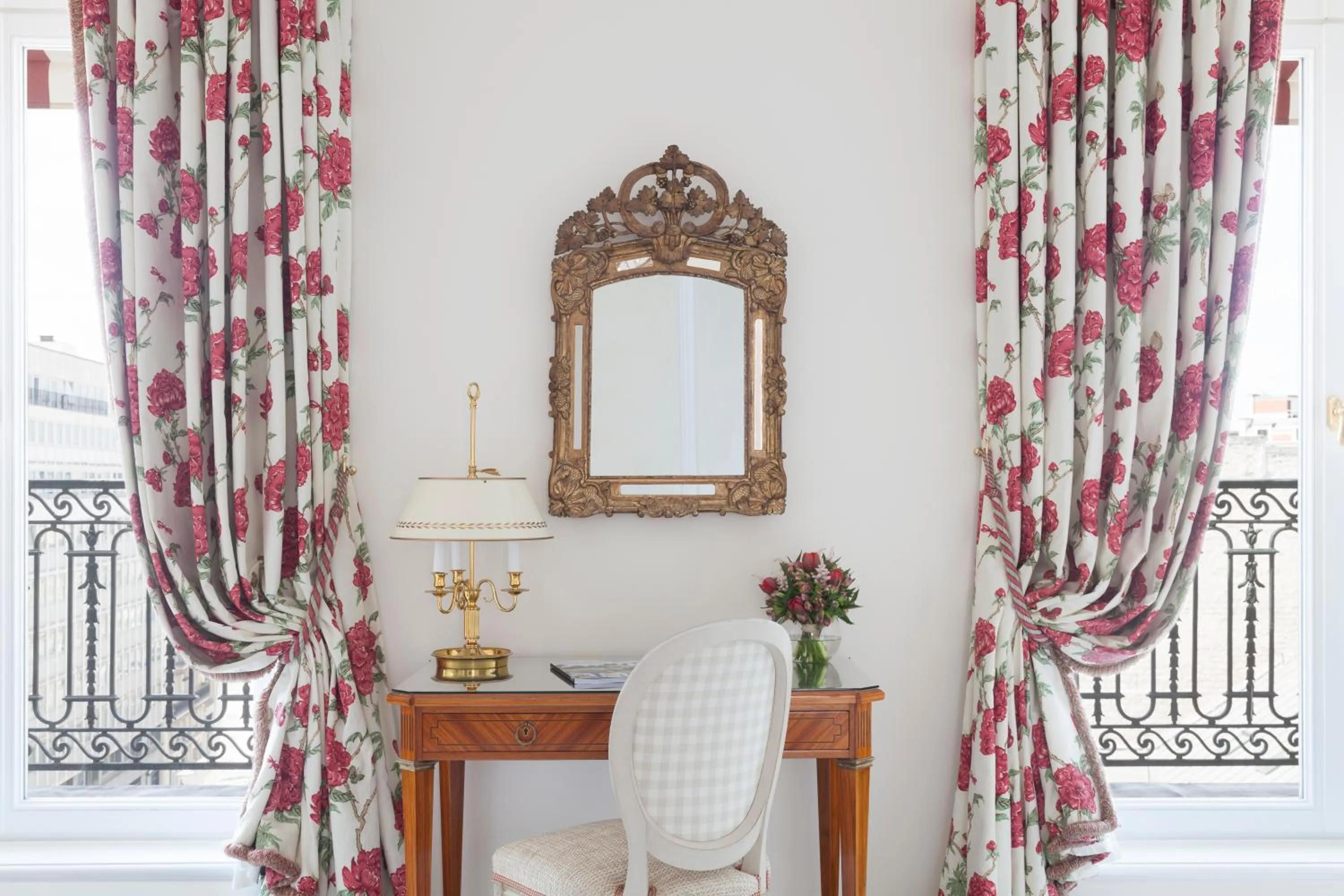 Seating area in Le Bristol Paris, Oetker Hotels