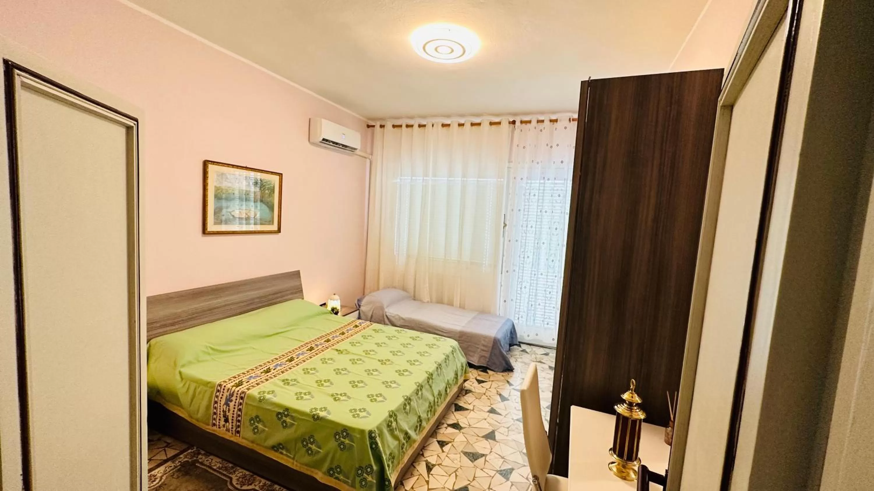 Photo of the whole room, Bed in B&B PEACE 2