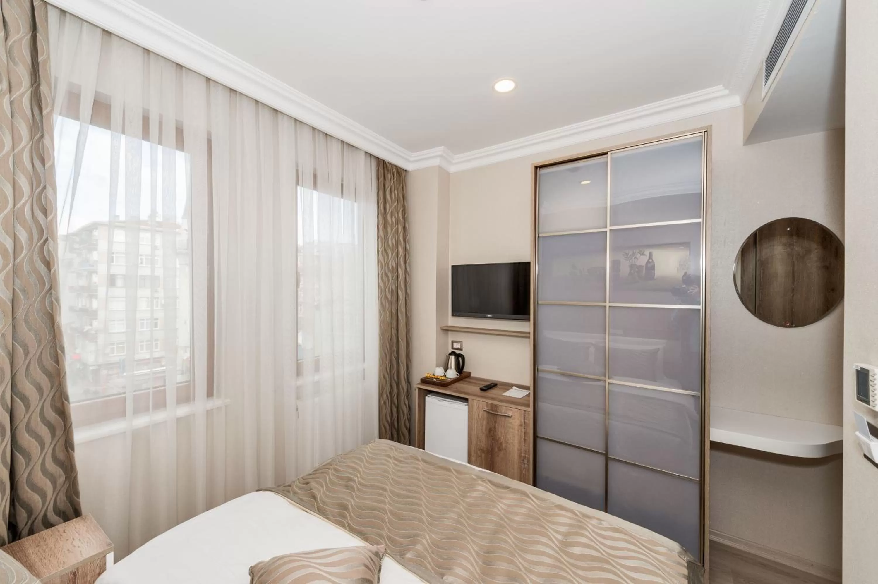 TV and multimedia, Bed in Alphonse Hotel