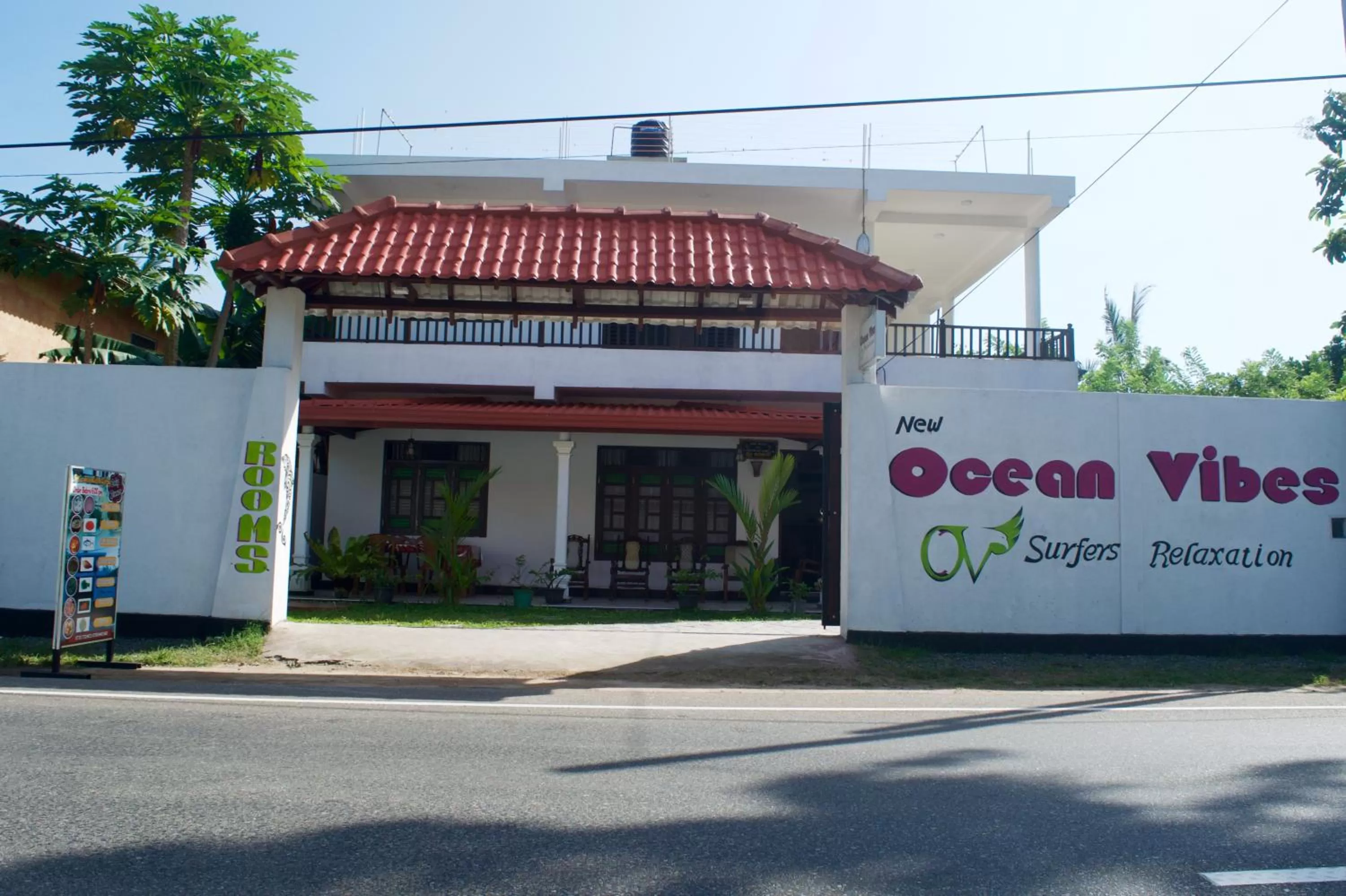 Facade/entrance in New Ocean Vibes Ahangama