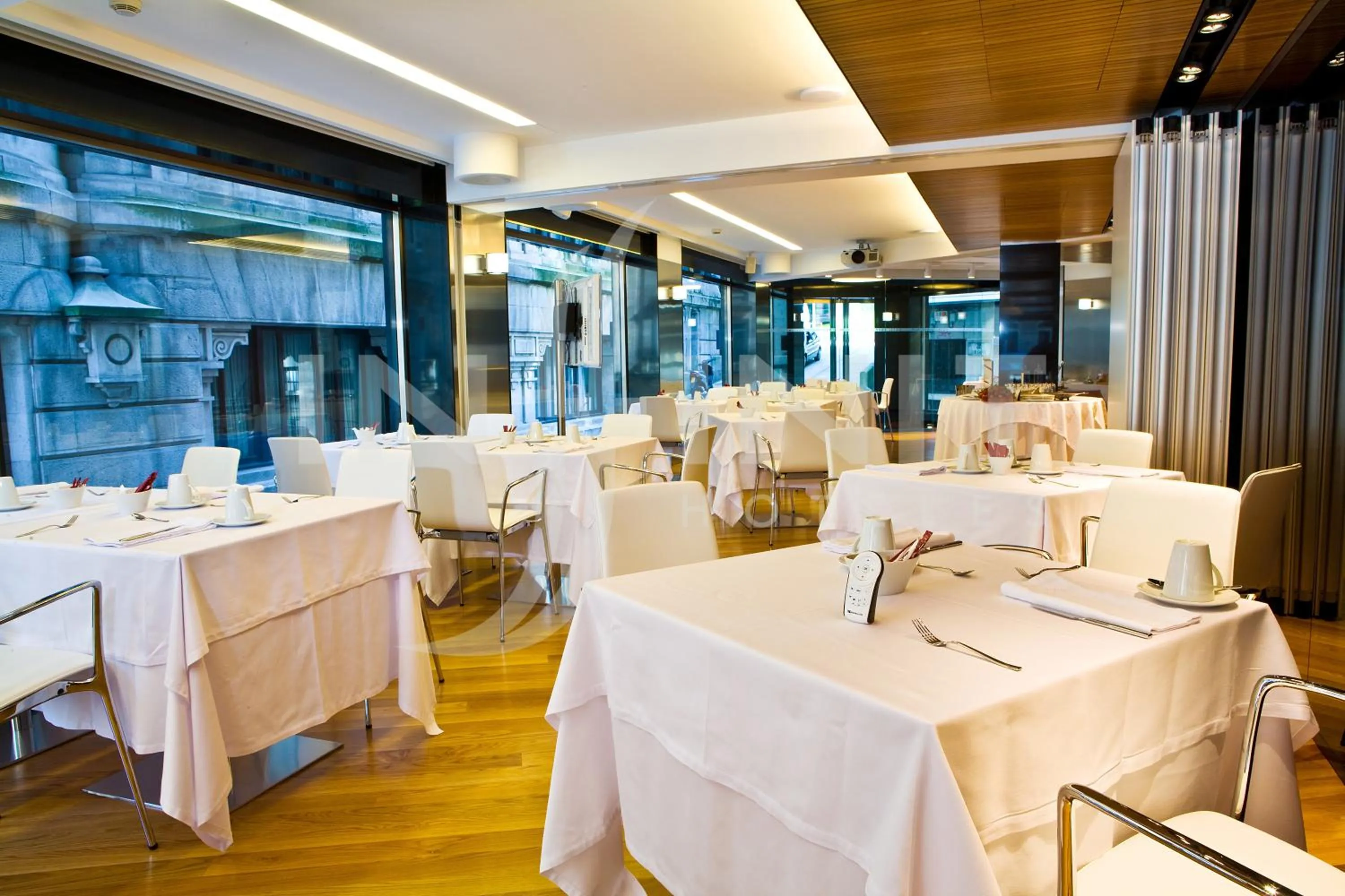 Restaurant/places to eat in Hotel Inffinit