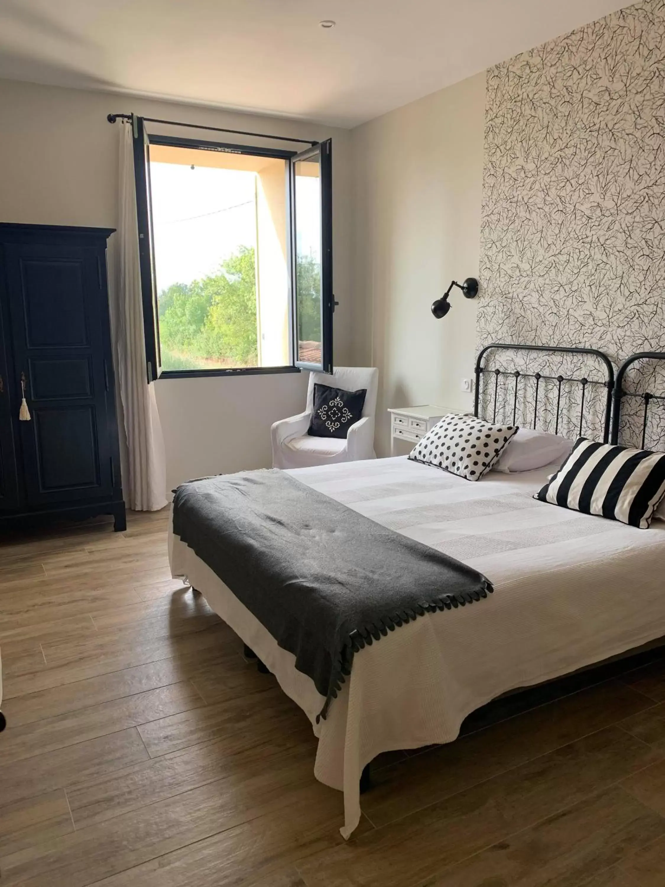 Double or Twin Room with Garden View in Domaine de Sévanes Double or Twin Room with Garden View in Domaine de Sévanes