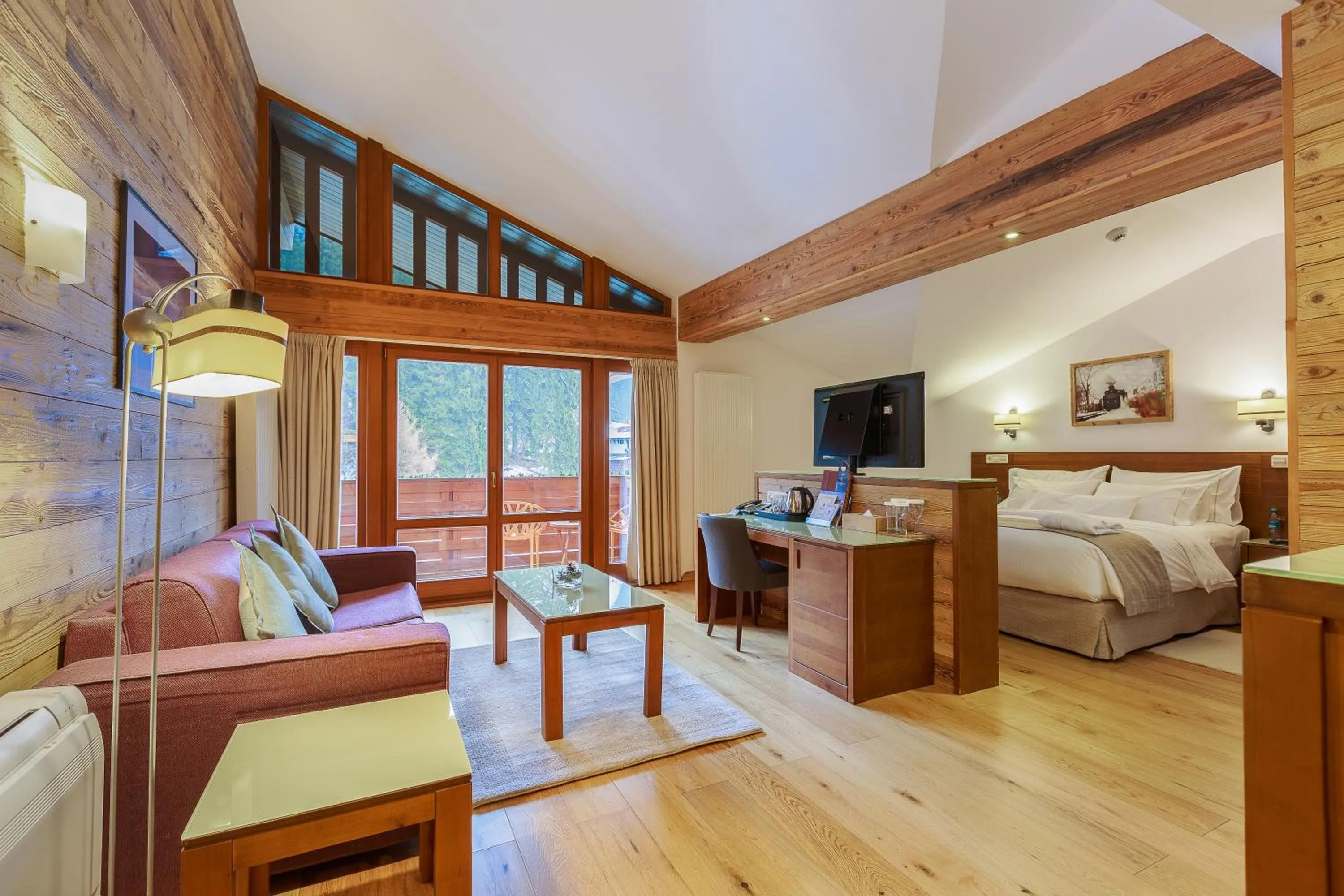 Living room, Bed in Teleferic Grand Hotel