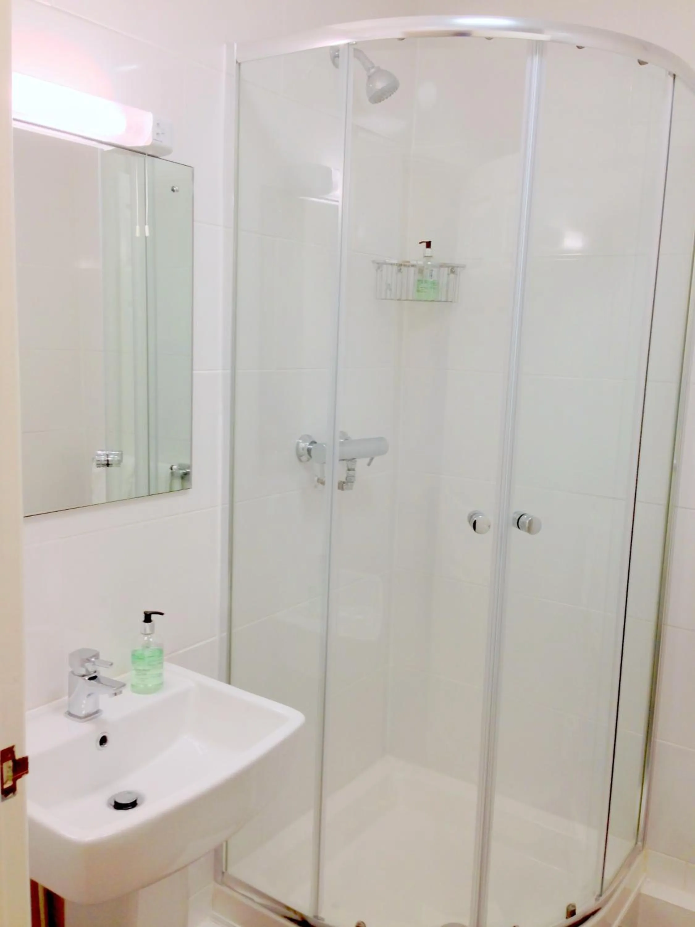 Bathroom in Ely House Hotel