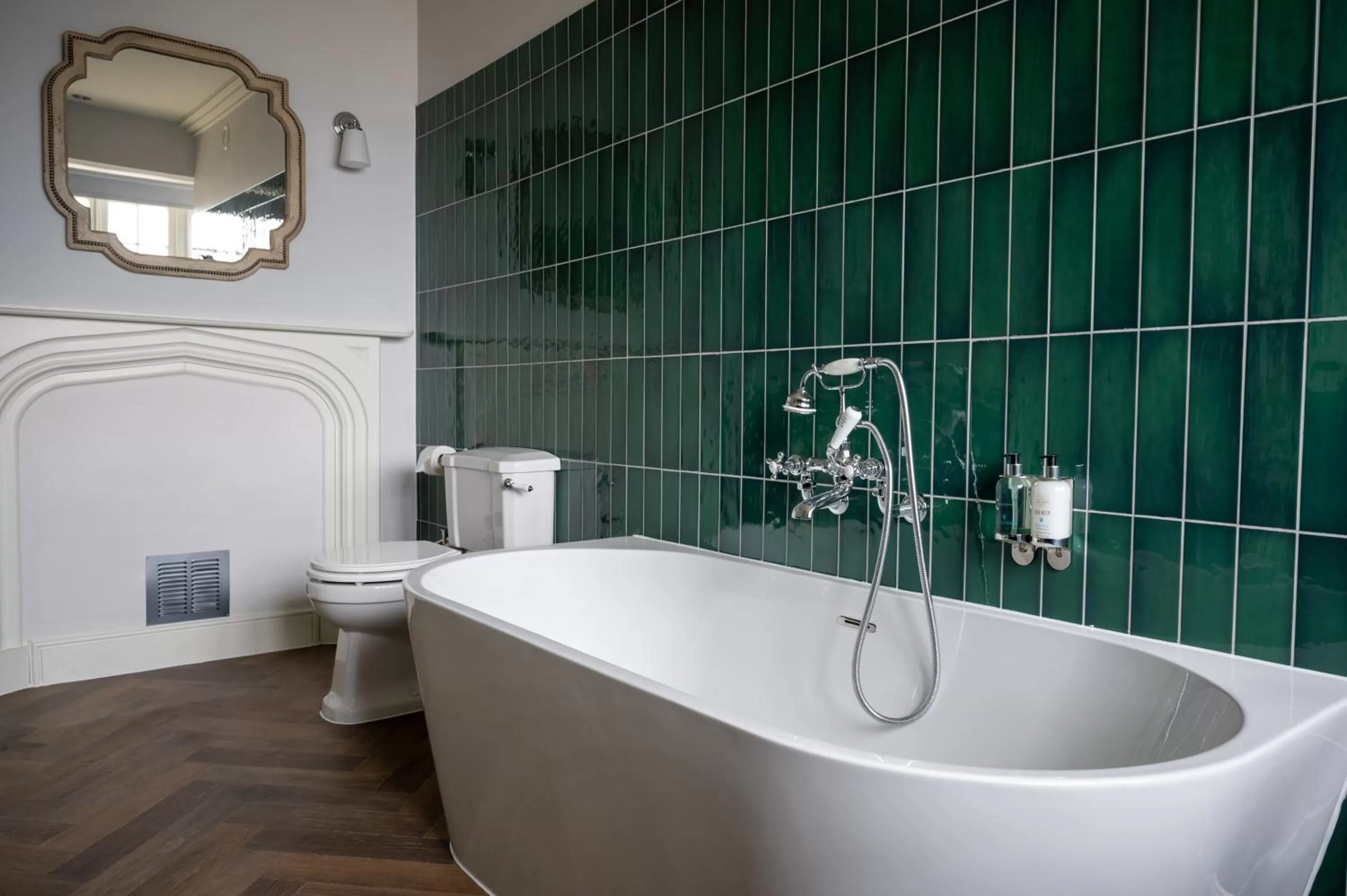 Bathroom in The Royal Inn by Chef & Brewer Collection