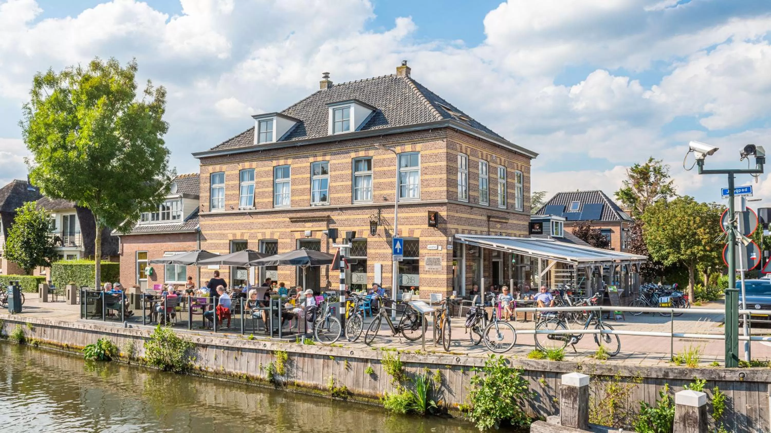 Property Building in Hotel Over de Brug