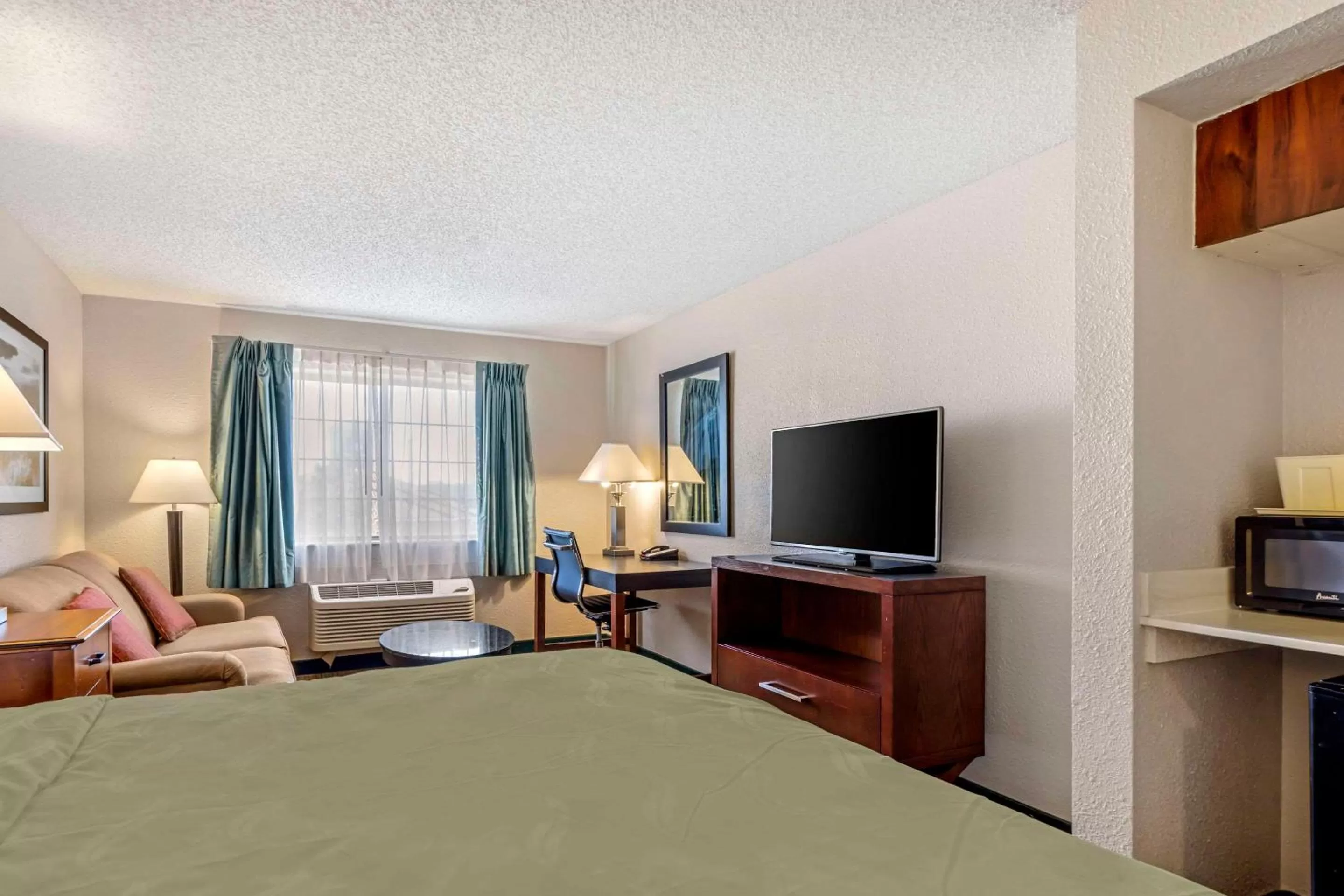 Bedroom, Bed in Quality Inn Denver Tech Center