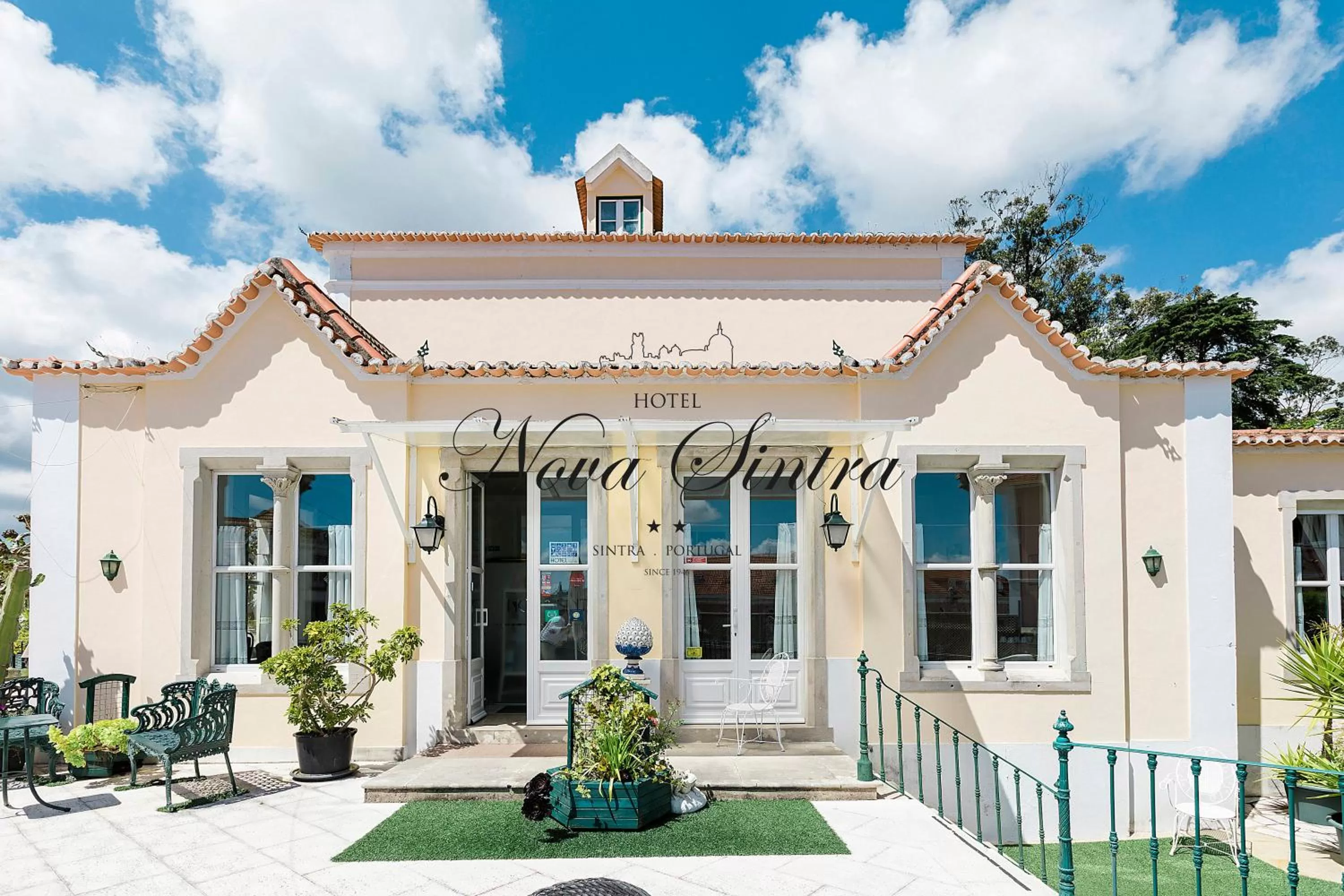 Facade/entrance in Hotel Nova Sintra - Adults only