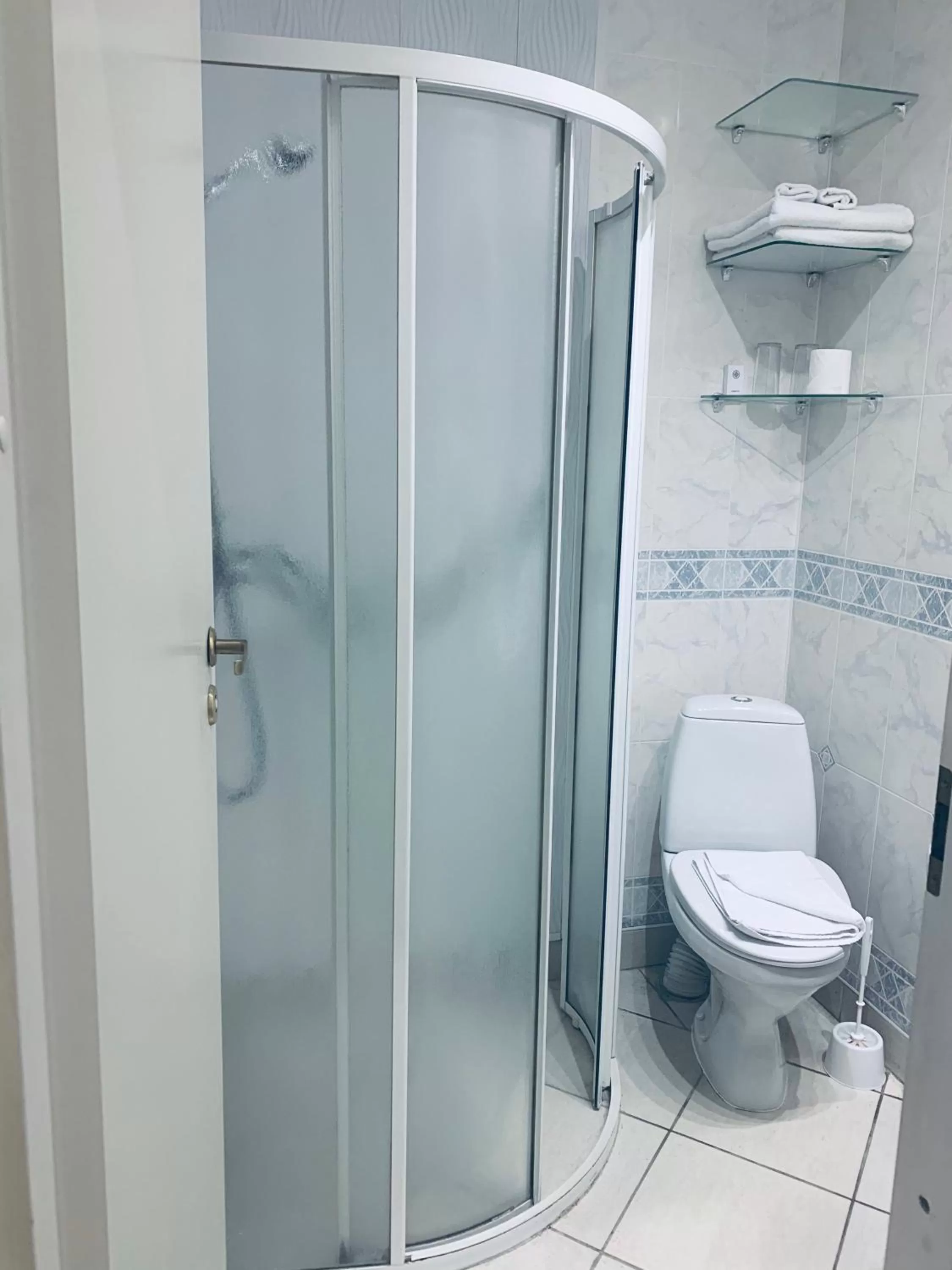 Bathroom in NB Hotel with Free Parking