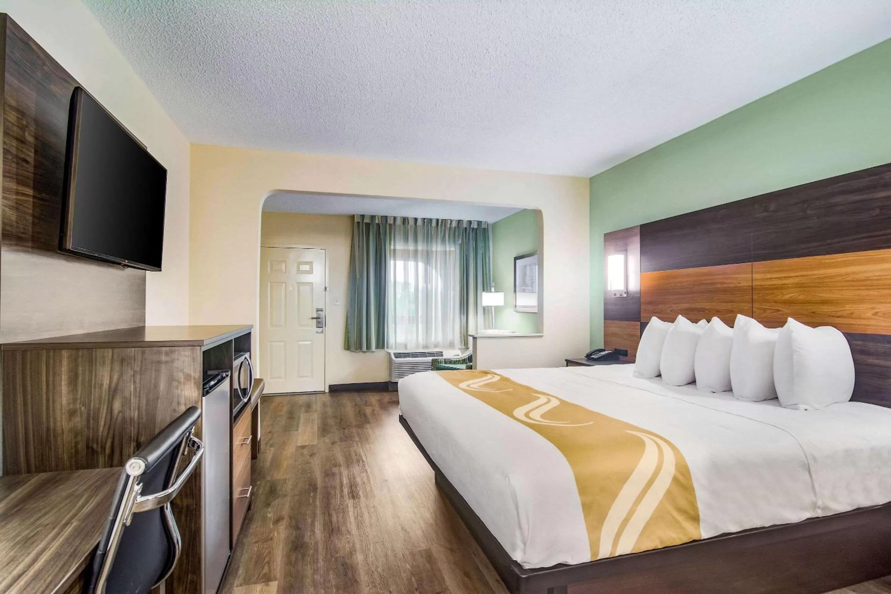 Photo of the whole room, Bed in Quality Inn & Suites Lake City