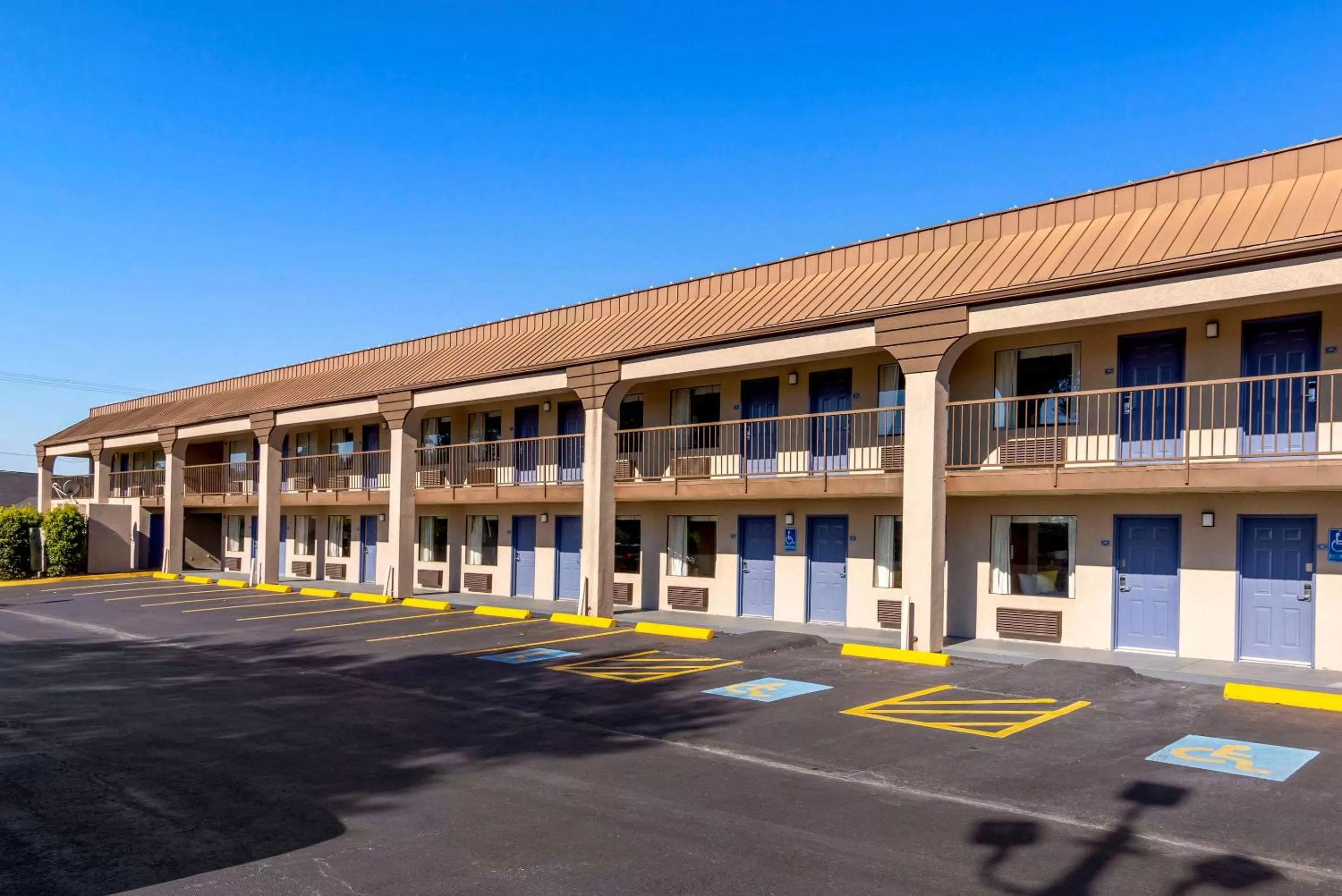 Property building in Quality Inn Ashburn