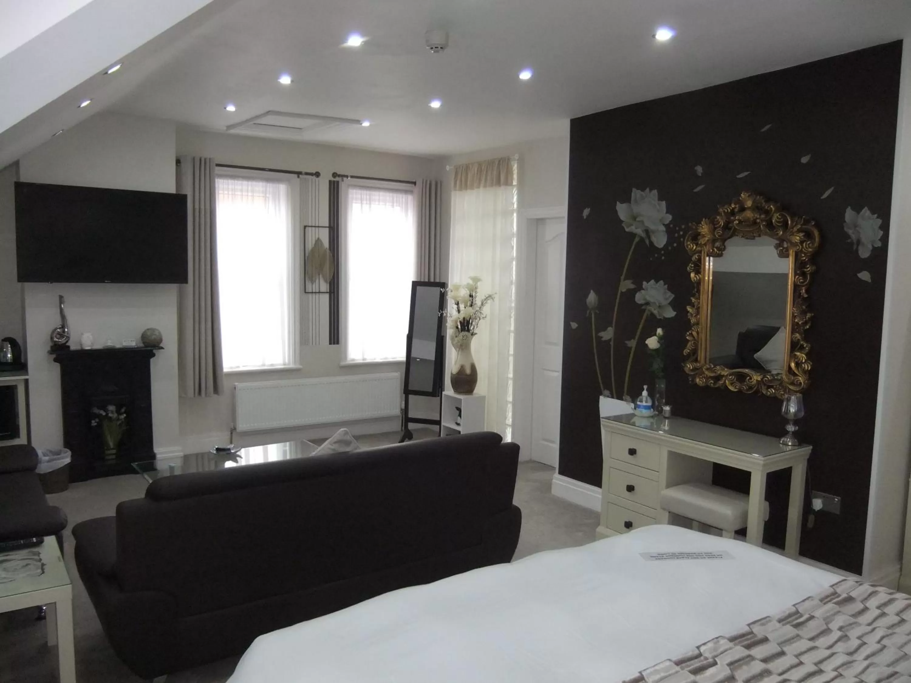 Winter, Bed in FourRooms - Couples Only