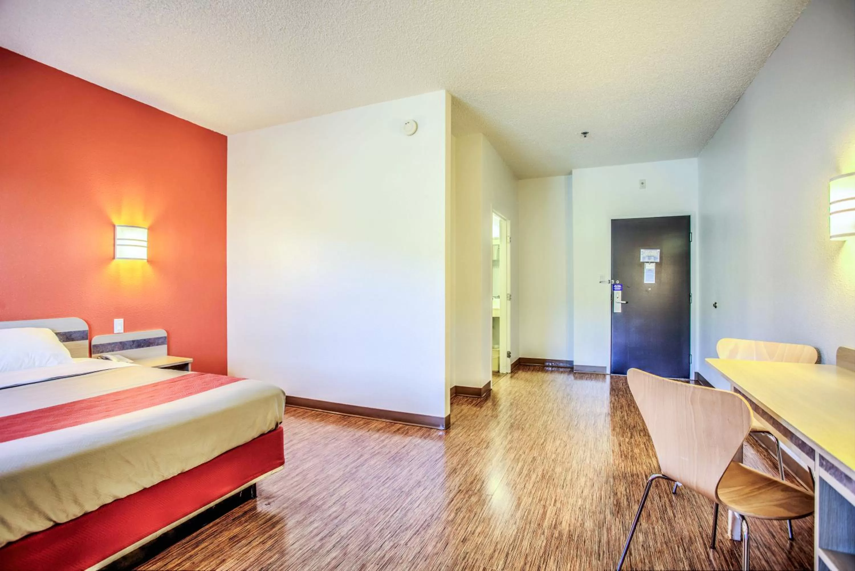 Photo of the whole room, Bed in Motel 6-Missoula, MT