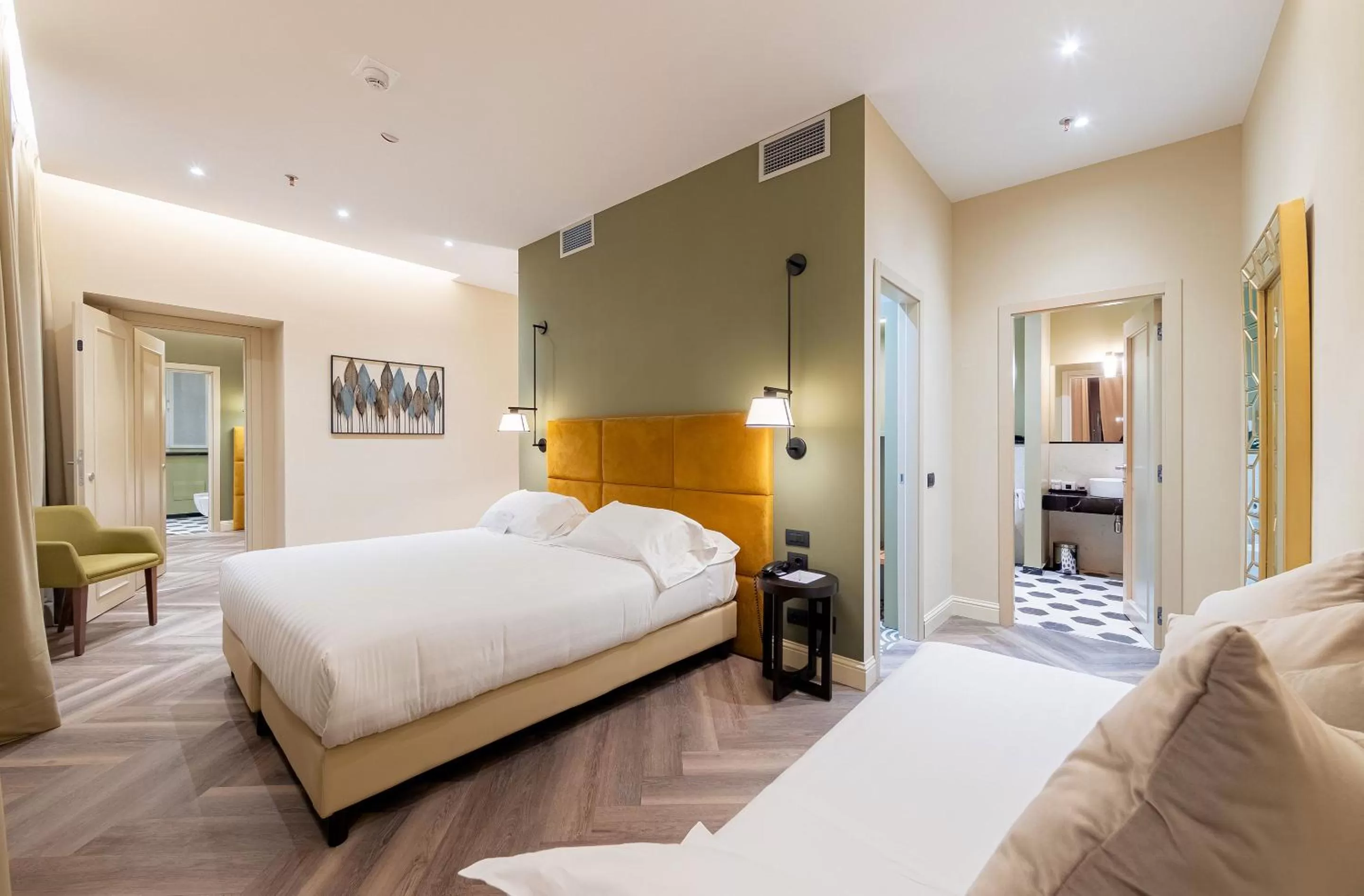 Photo of the whole room, Bed in Hotel Astoria