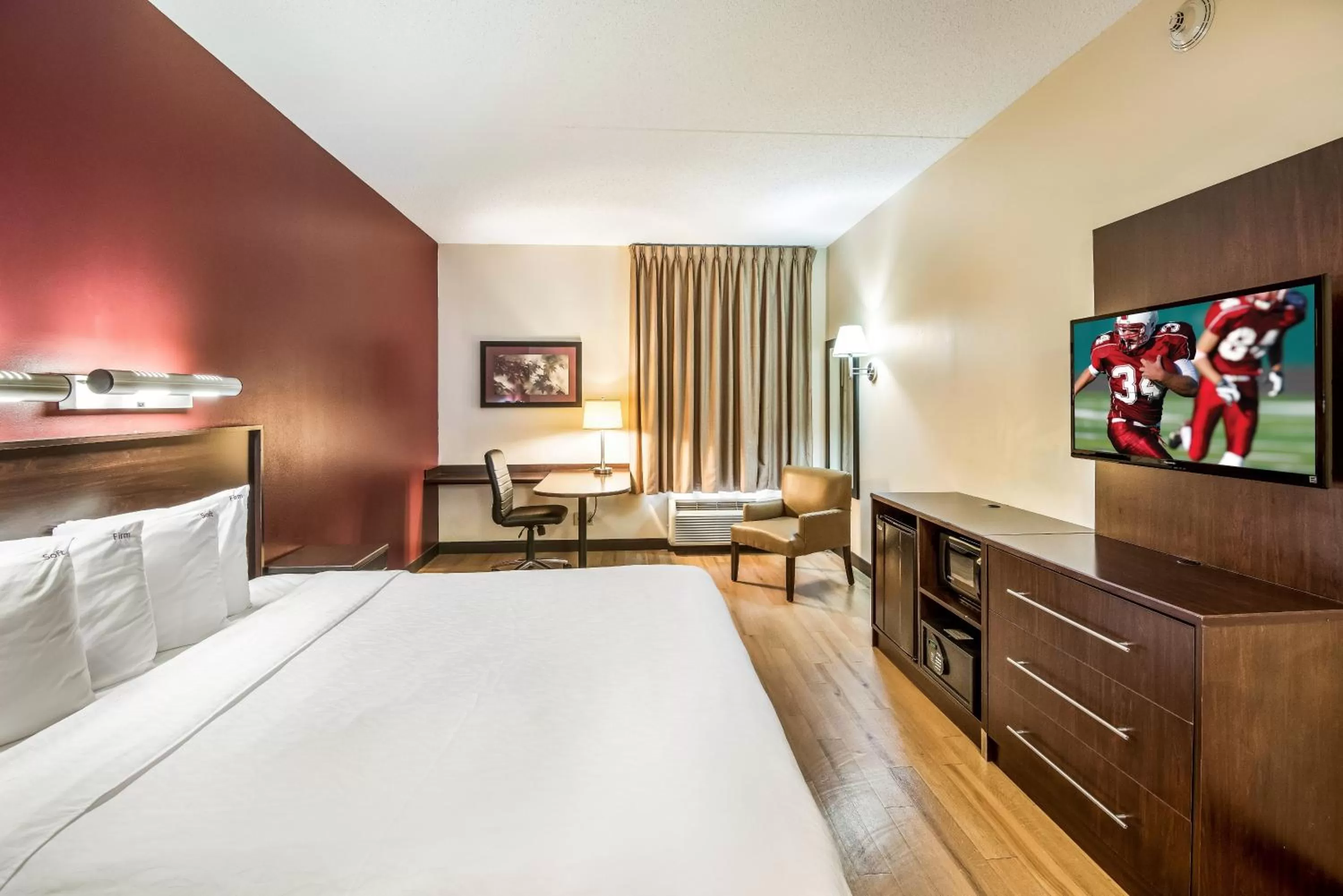 Photo of the whole room, Bed in Red Roof Inn PLUS+ San Antonio Downtown - Riverwalk