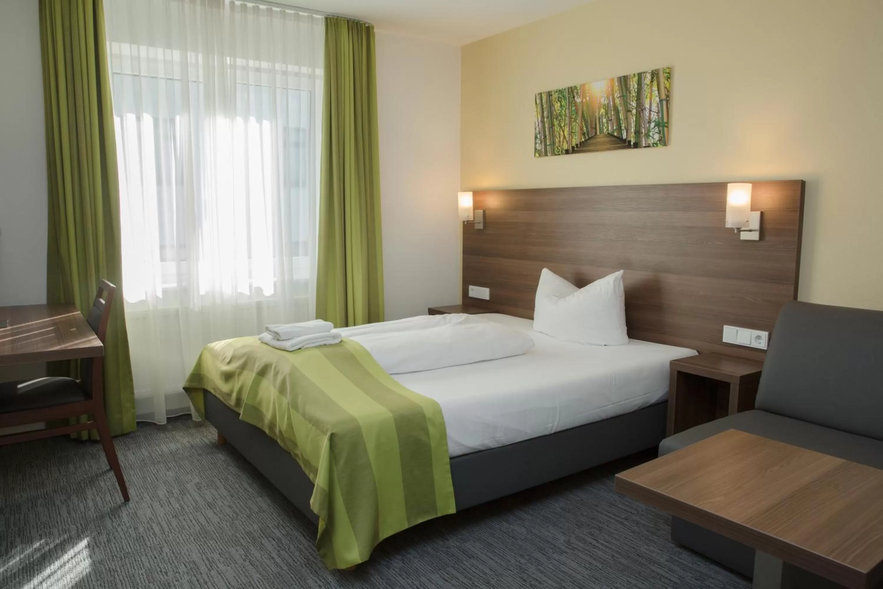 Bedroom, Bed in Trip Inn Goethe Conference Hotel