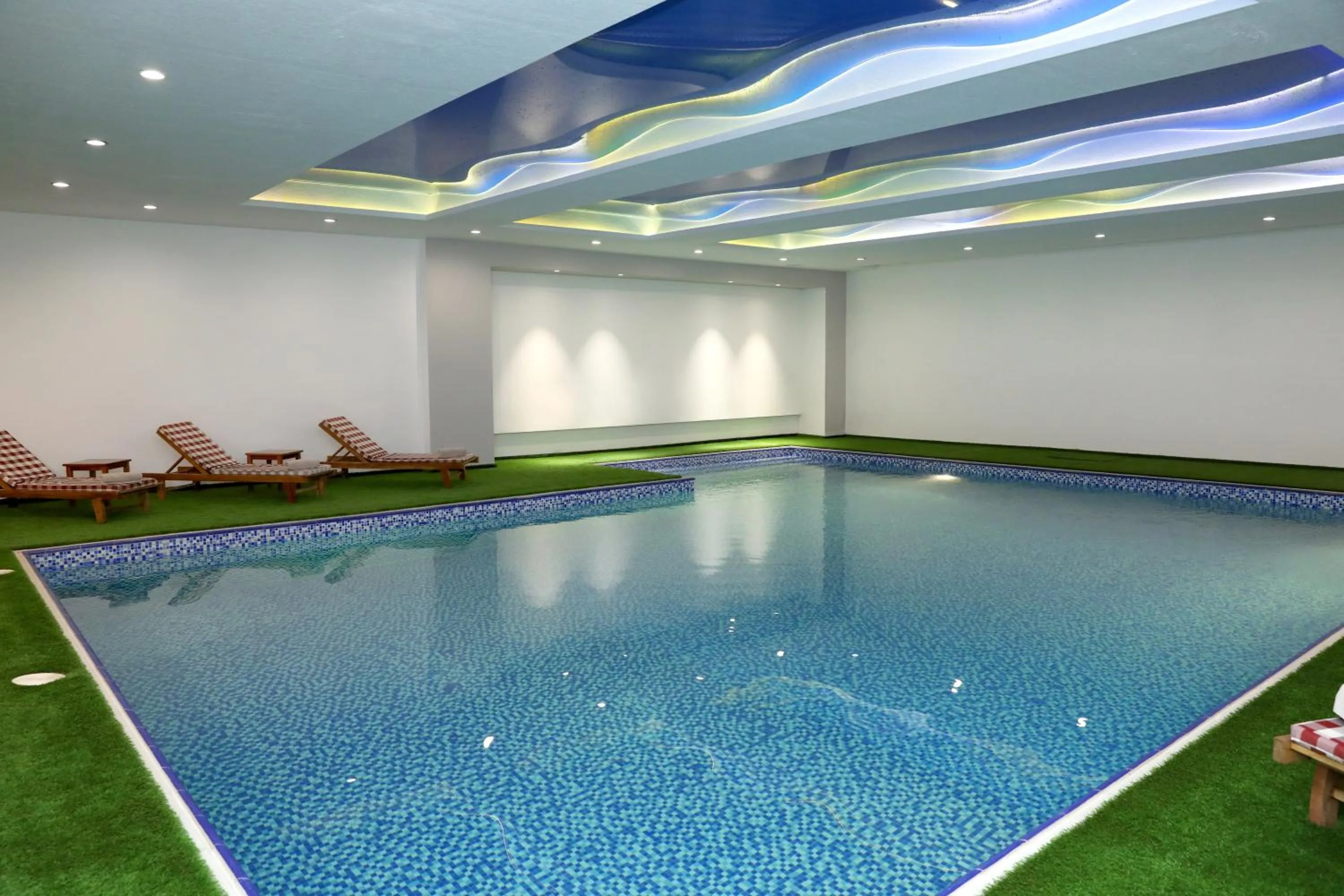 Swimming pool in Best Western Plus Paradise Hotel Dilijan