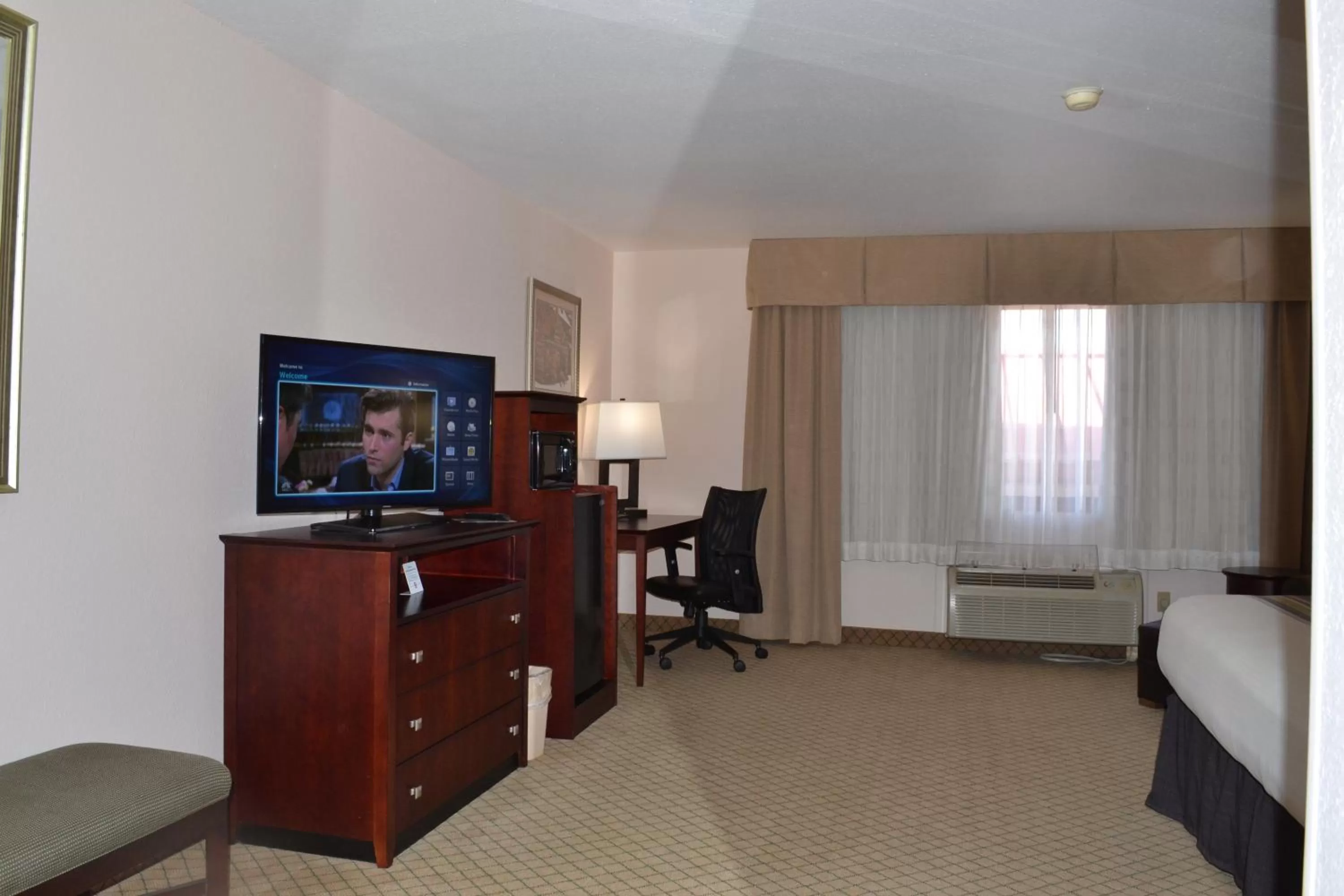 TV and multimedia, Bed in Country Inn & Suites by Radisson, Abingdon, VA