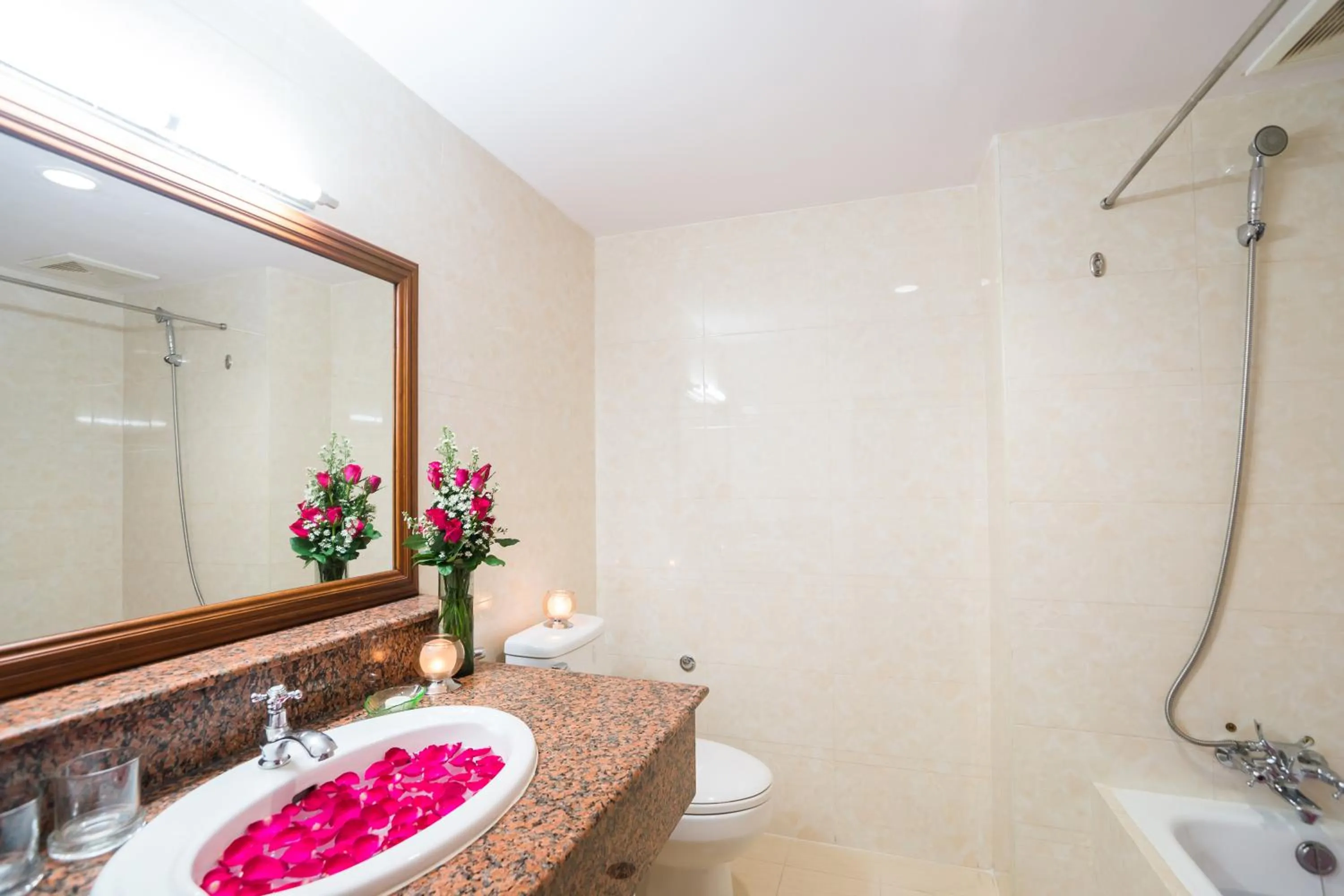 Bathroom in Best Western Green Hill Hotel