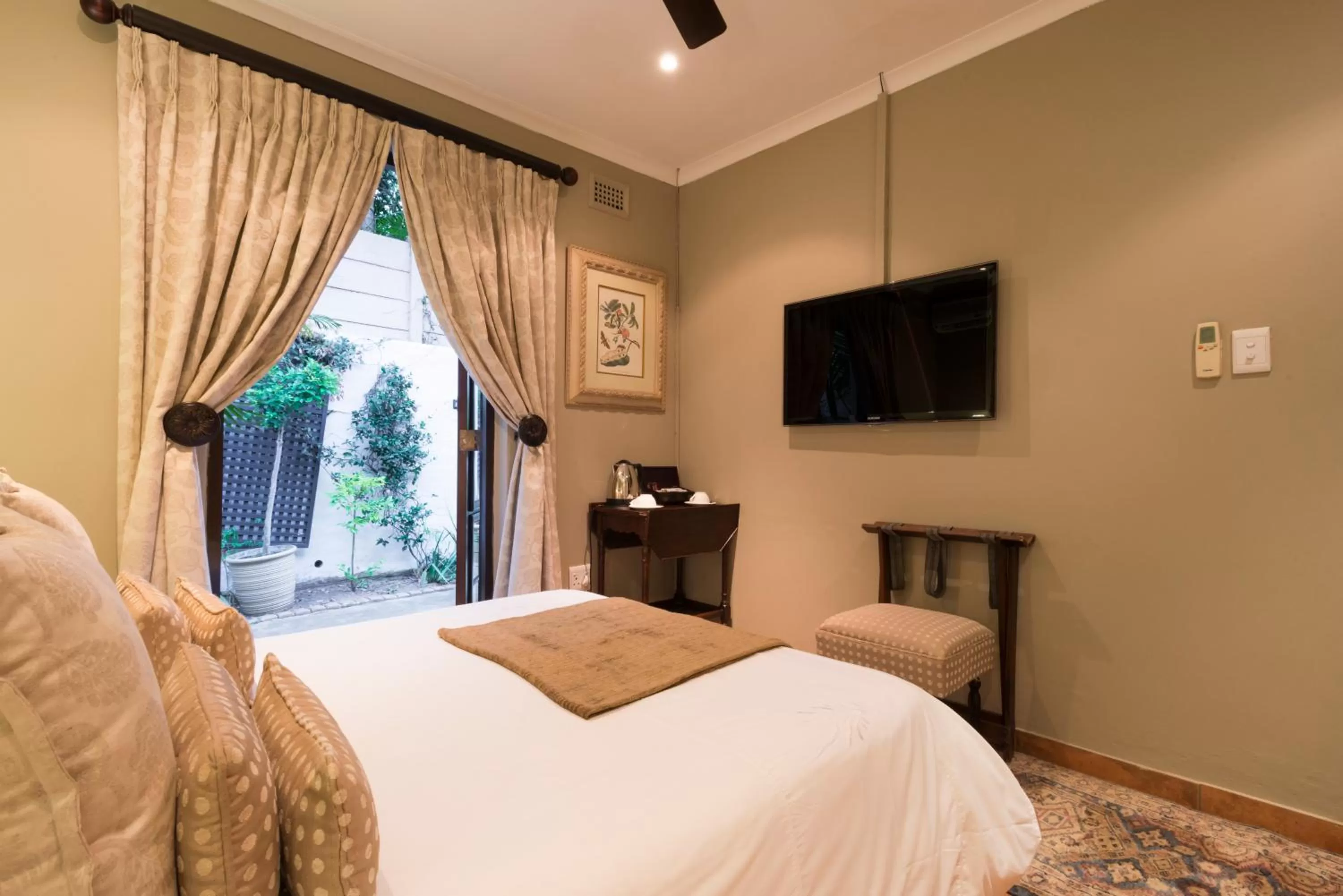 Bed in Five Burnham Guest House