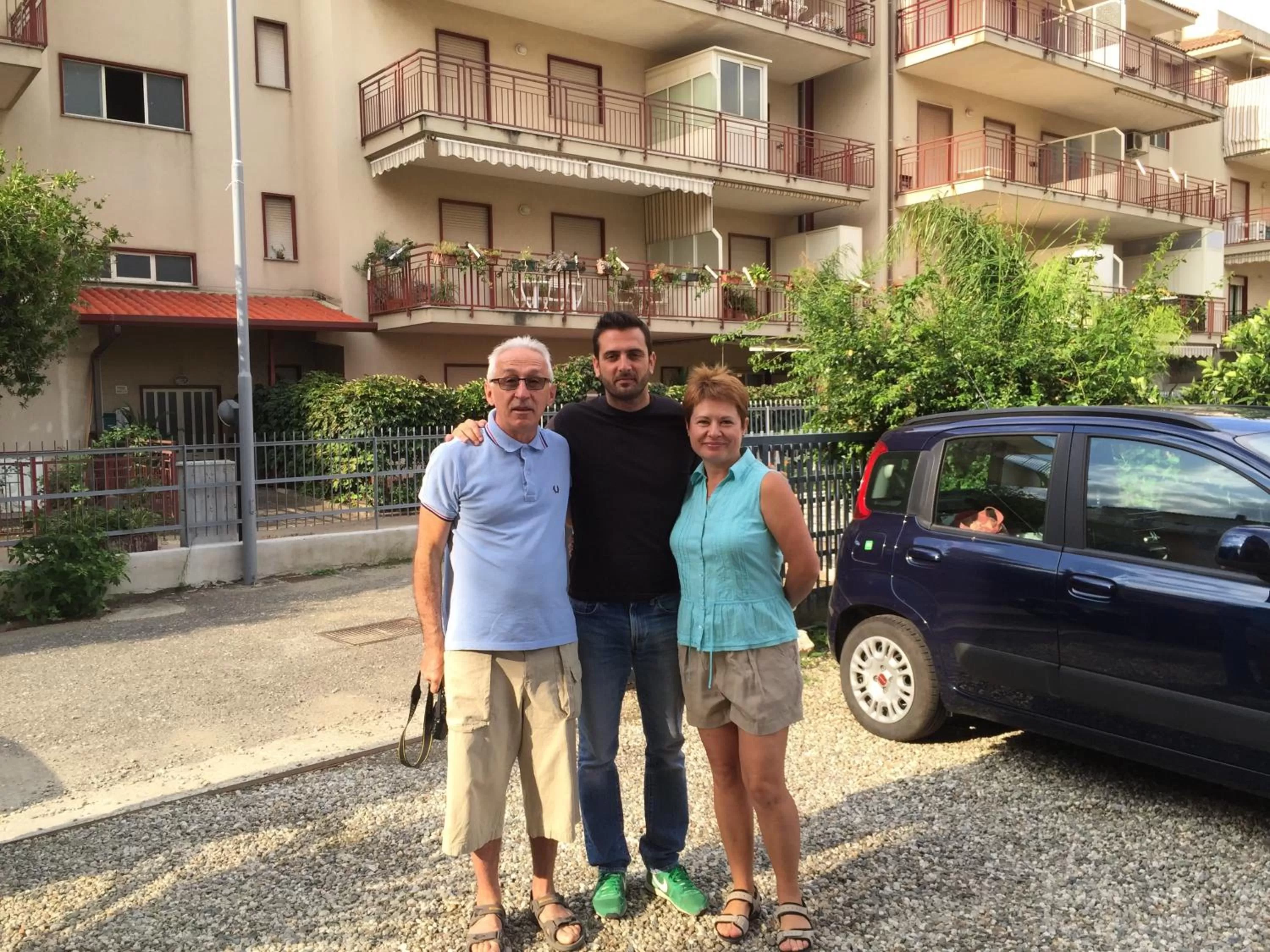 group of guests in B&B MareAgrò
