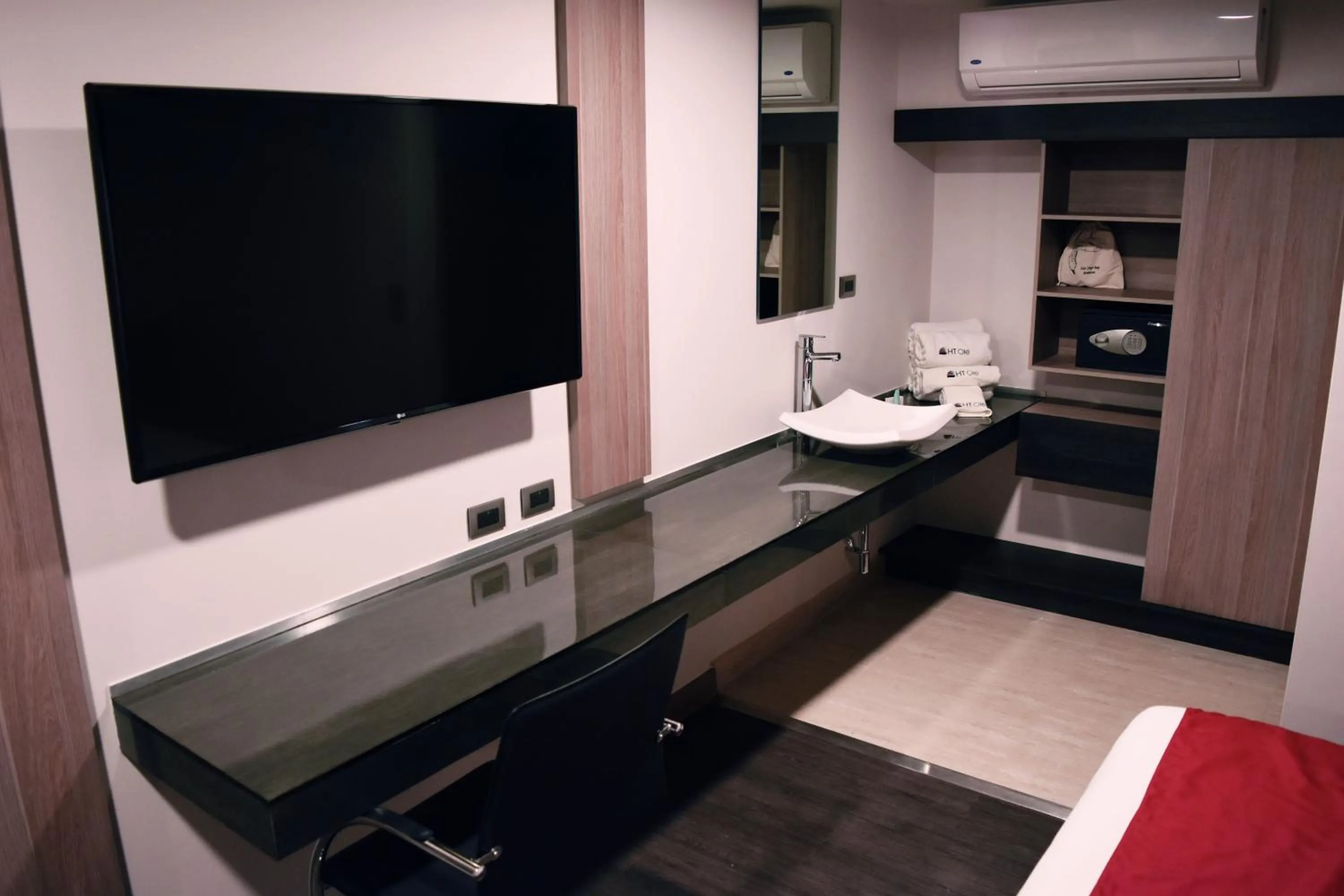 TV and multimedia in Hotel Ht Ole