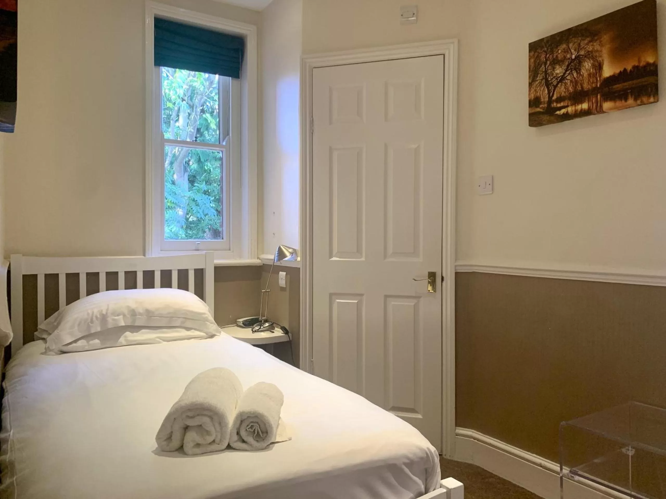 Bedroom, Bed in 100 Banbury Road Oxford - formerly Parklands