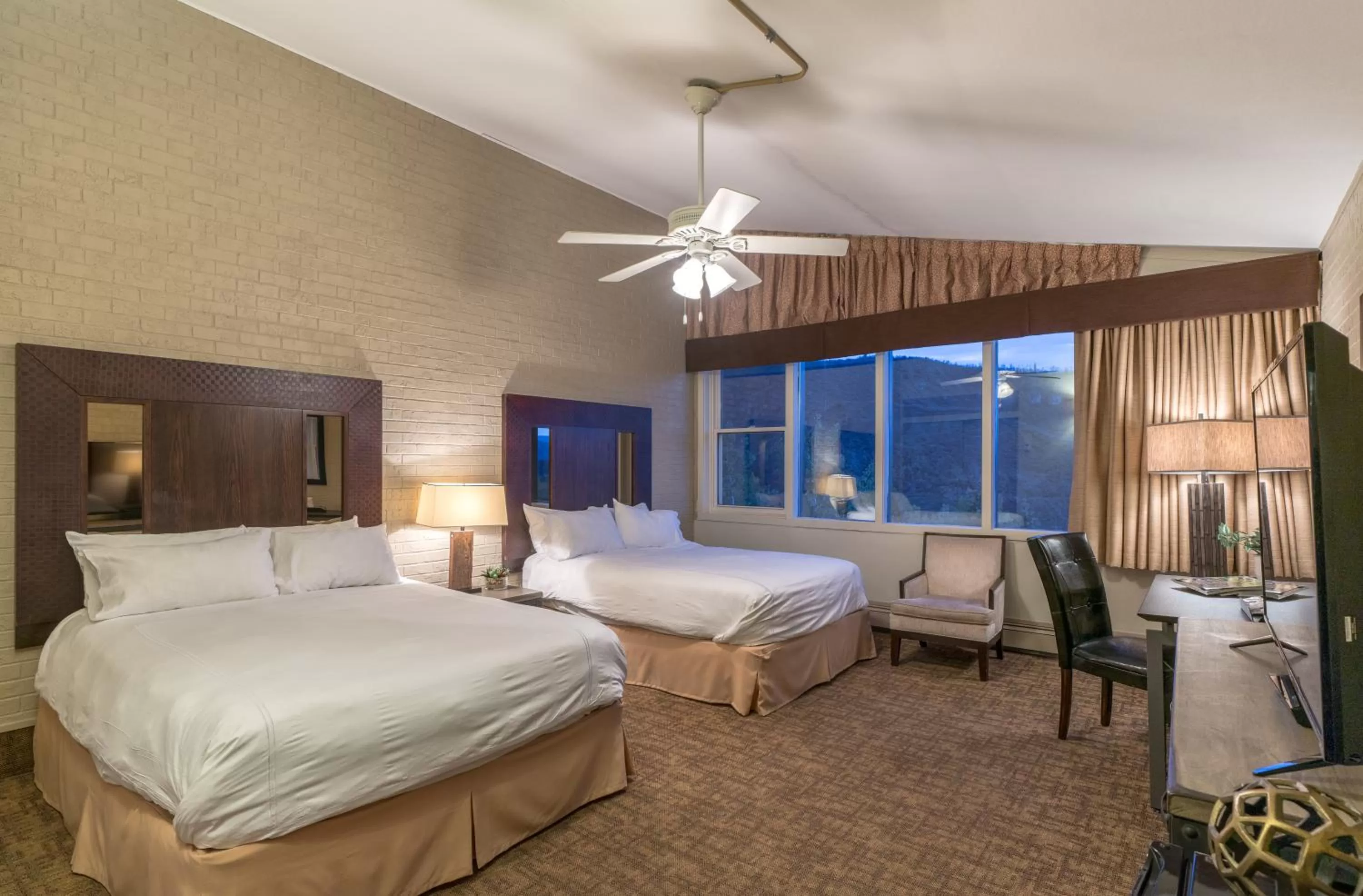 Photo of the whole room, Bed in Mountain Chalet Snowmass