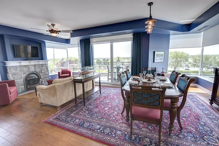 Seating area, Restaurant/Places to Eat in Tall Ships Landing Coastal Resort
