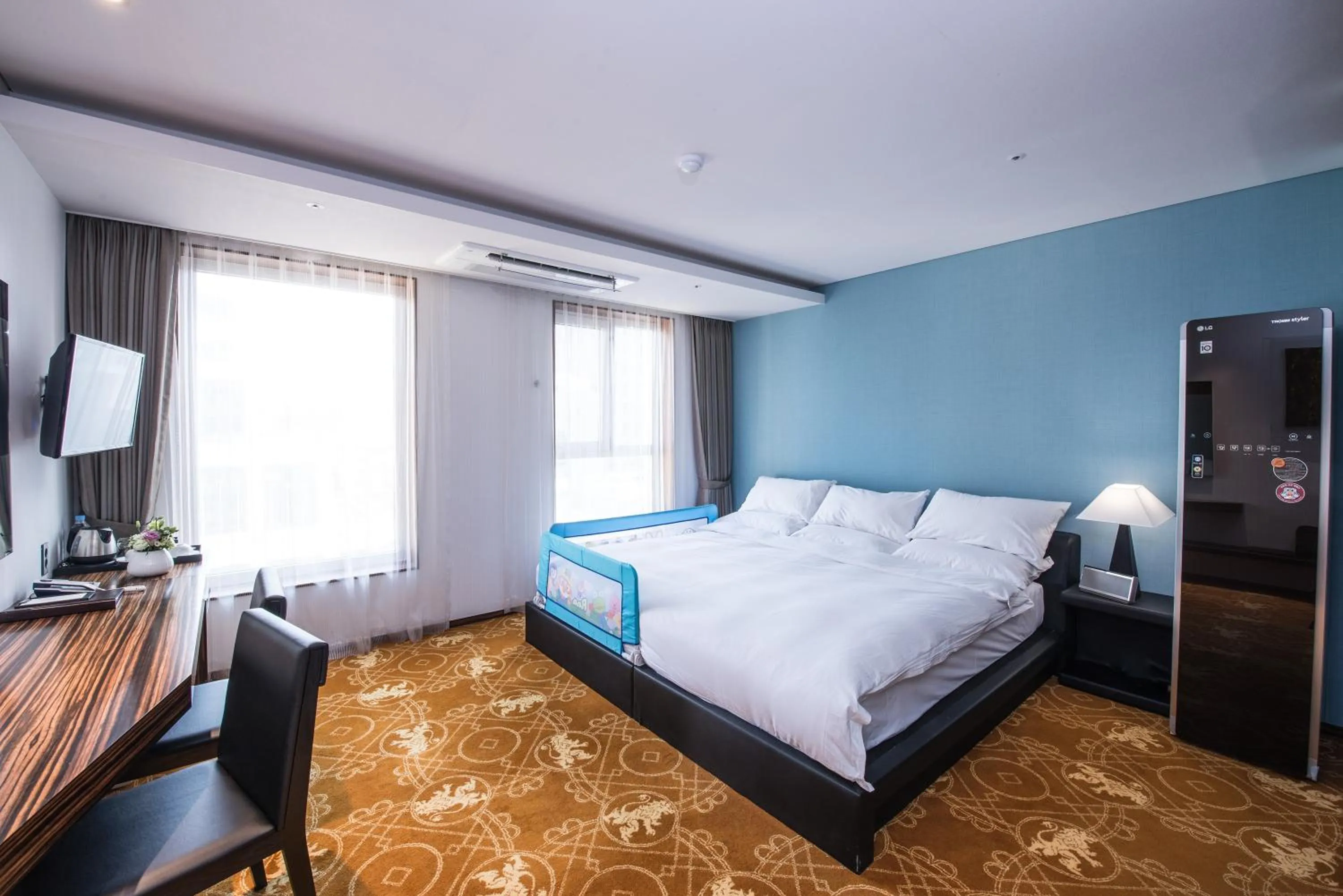 Photo of the whole room, Bed in Hotel Leo