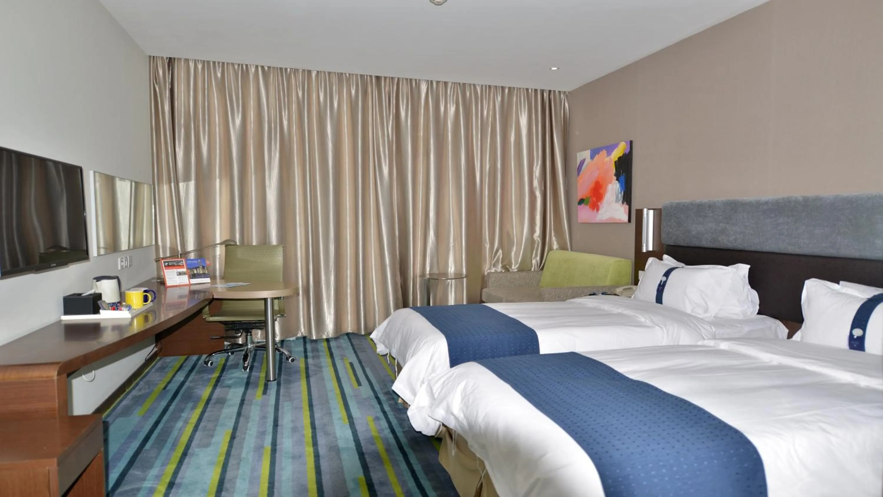 Photo of the whole room in Holiday Inn Express Weihai Hi-Tech Zone by IHG