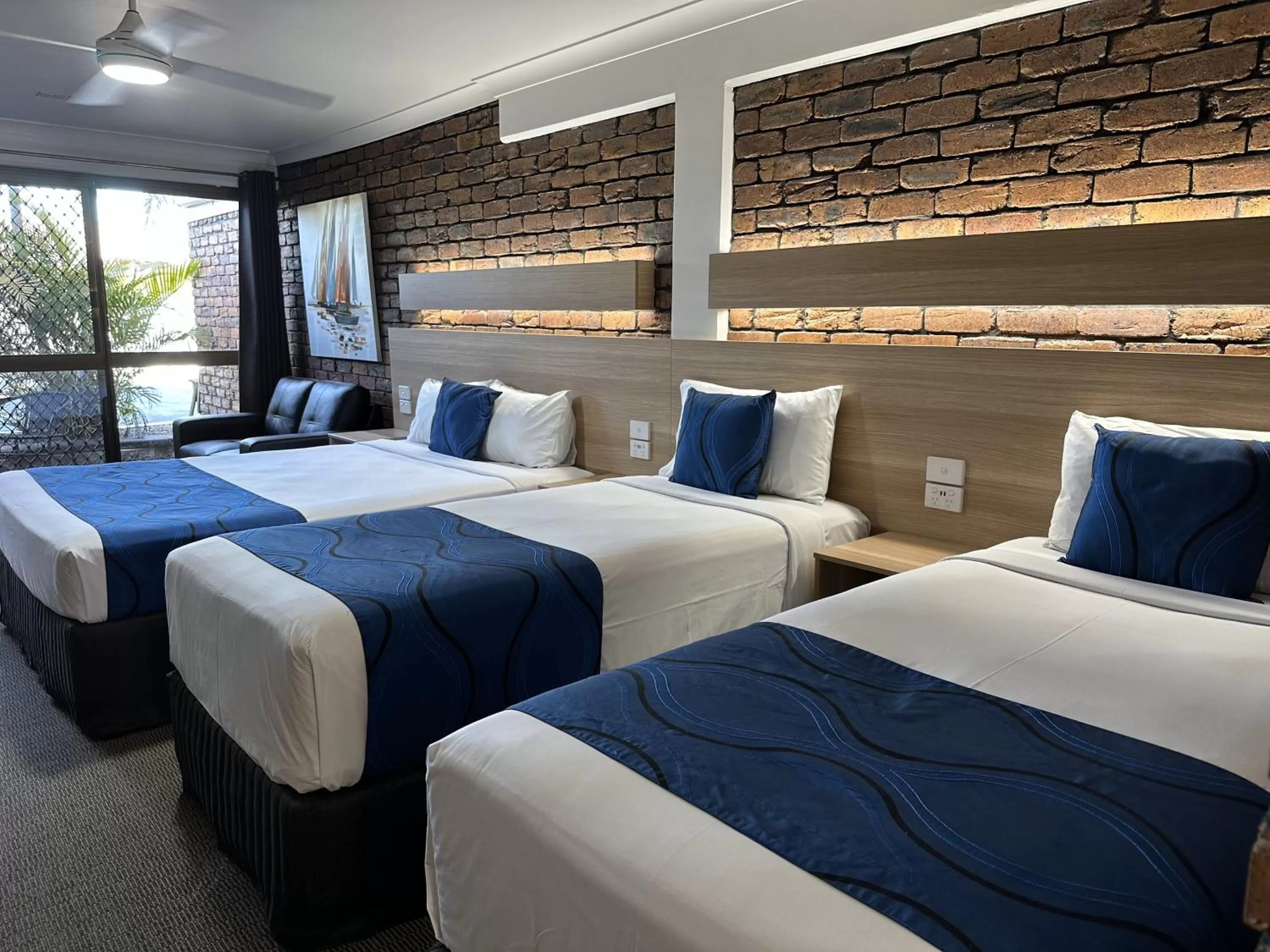 Bed in Logan City Motor Inn