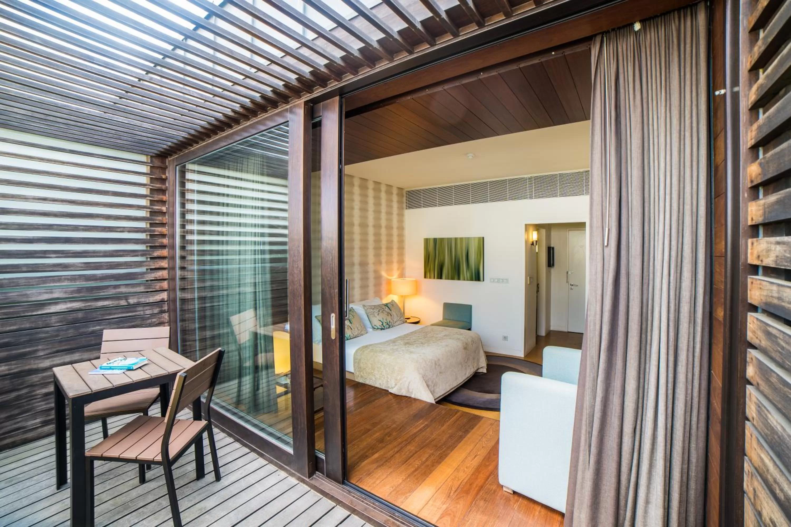 Balcony/Terrace, Bed in Hotel Britania Art Deco - Lisbon Heritage Collection - Avenida