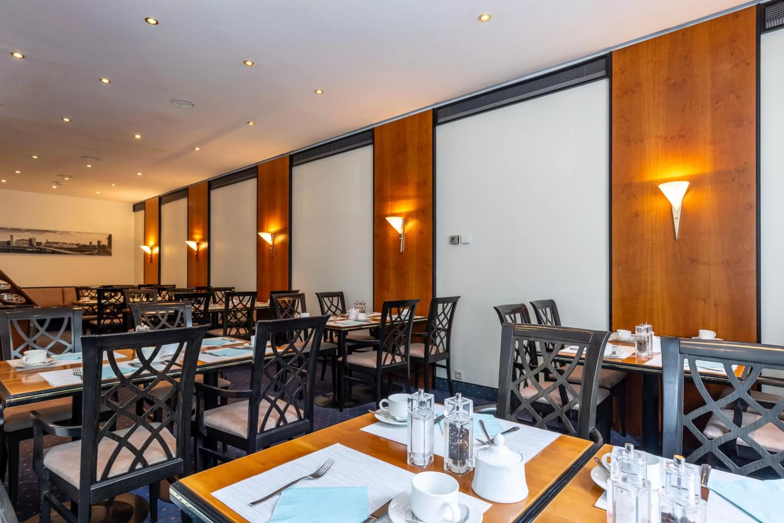 Restaurant/places to eat in Trip Inn Hotel Esplanade, Düsseldorf