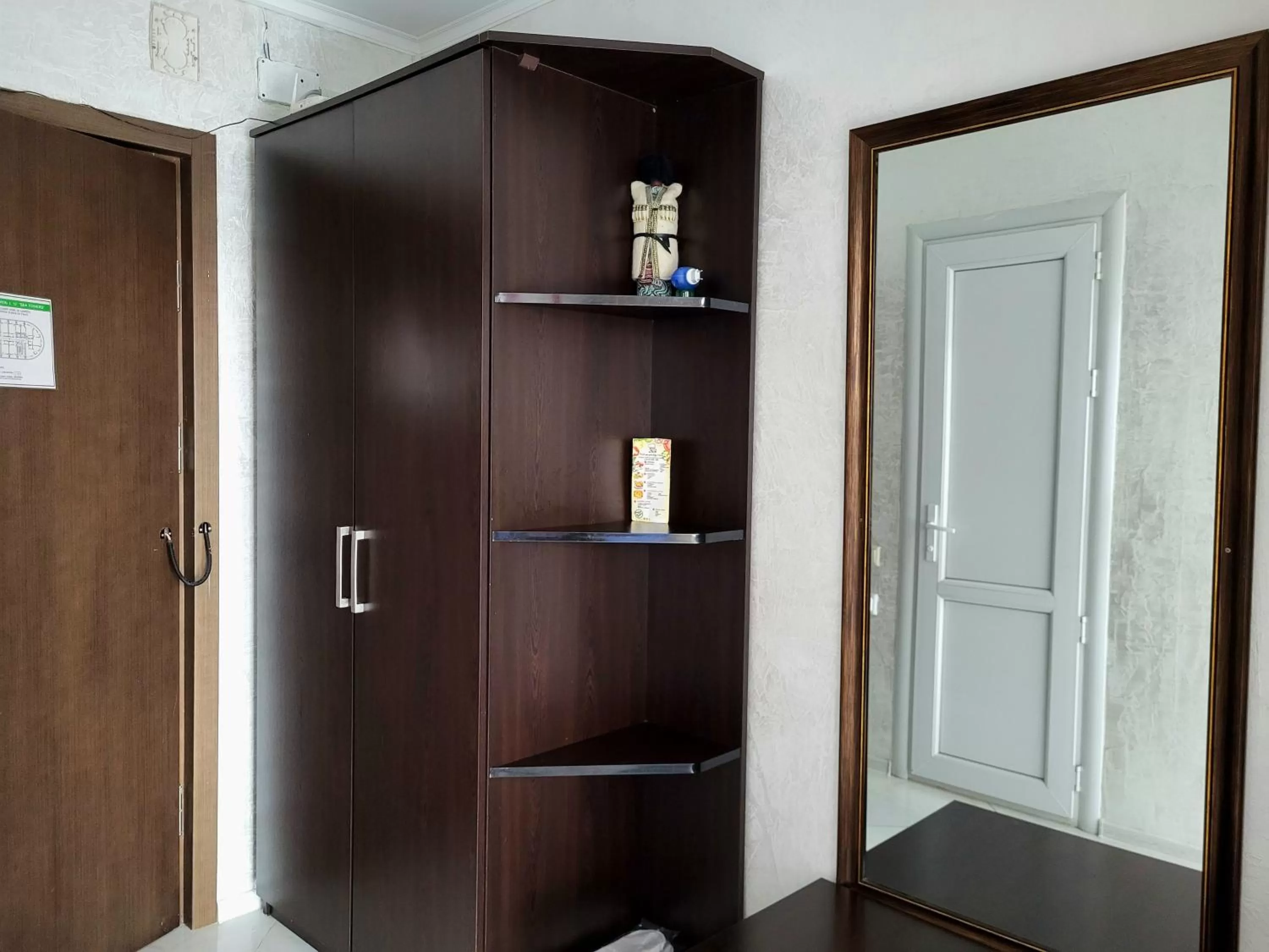 Decorative detail in Rock Hotel First Line