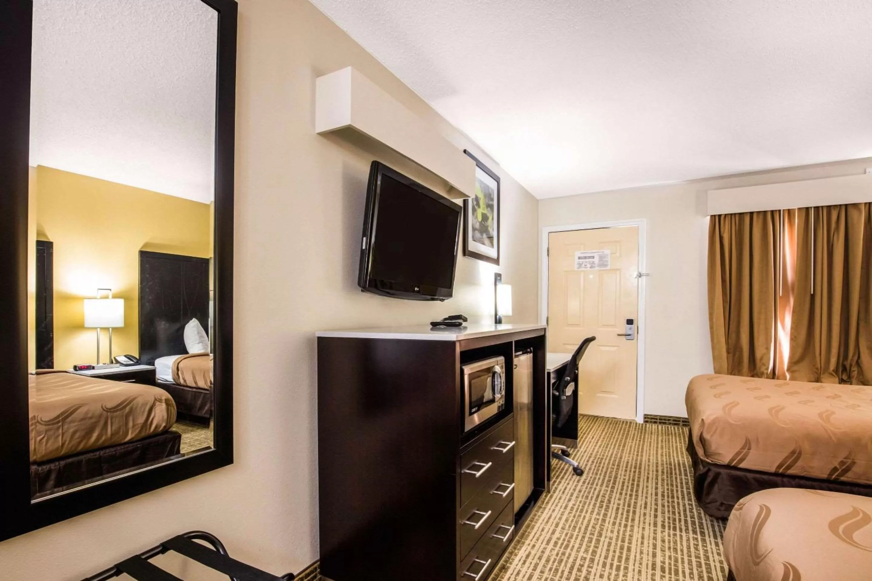 Photo of the whole room, Bed in Quality Inn Trussville I-59 exit 141