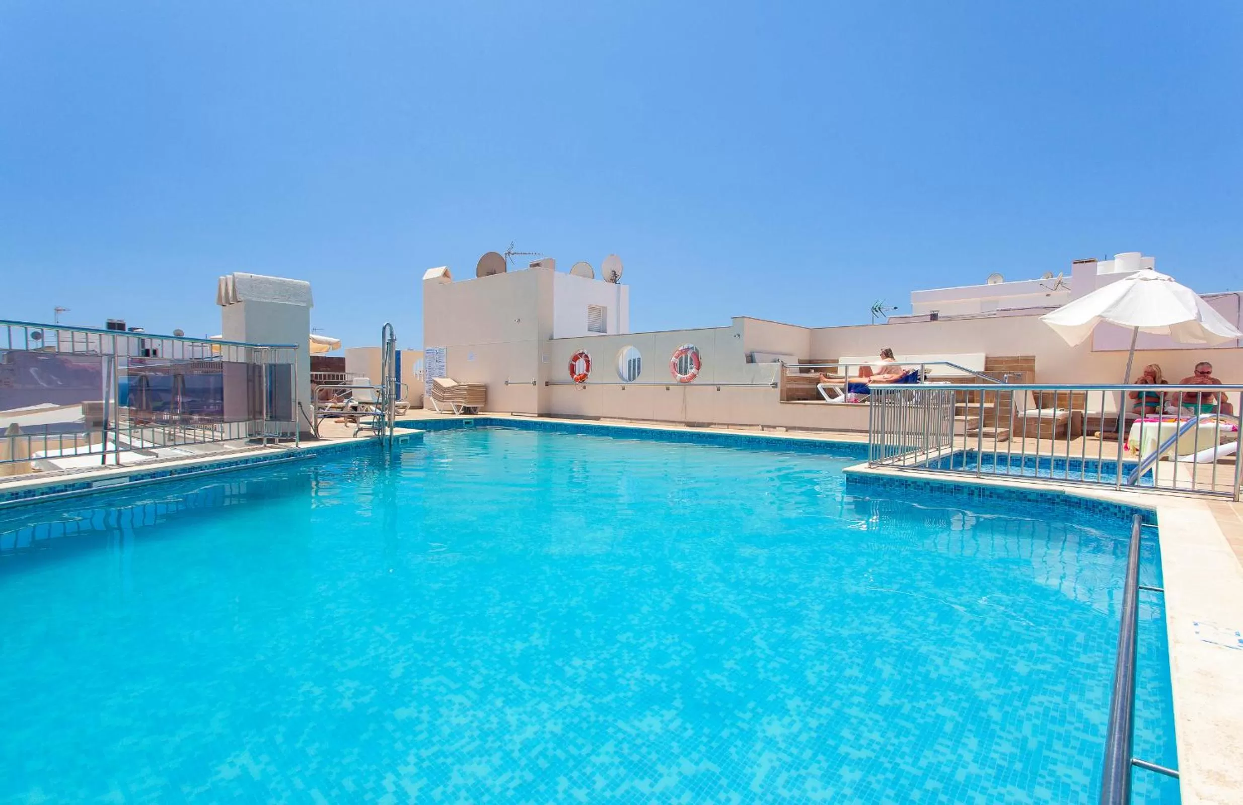 Swimming pool in Aparthotel Duquesa Playa
